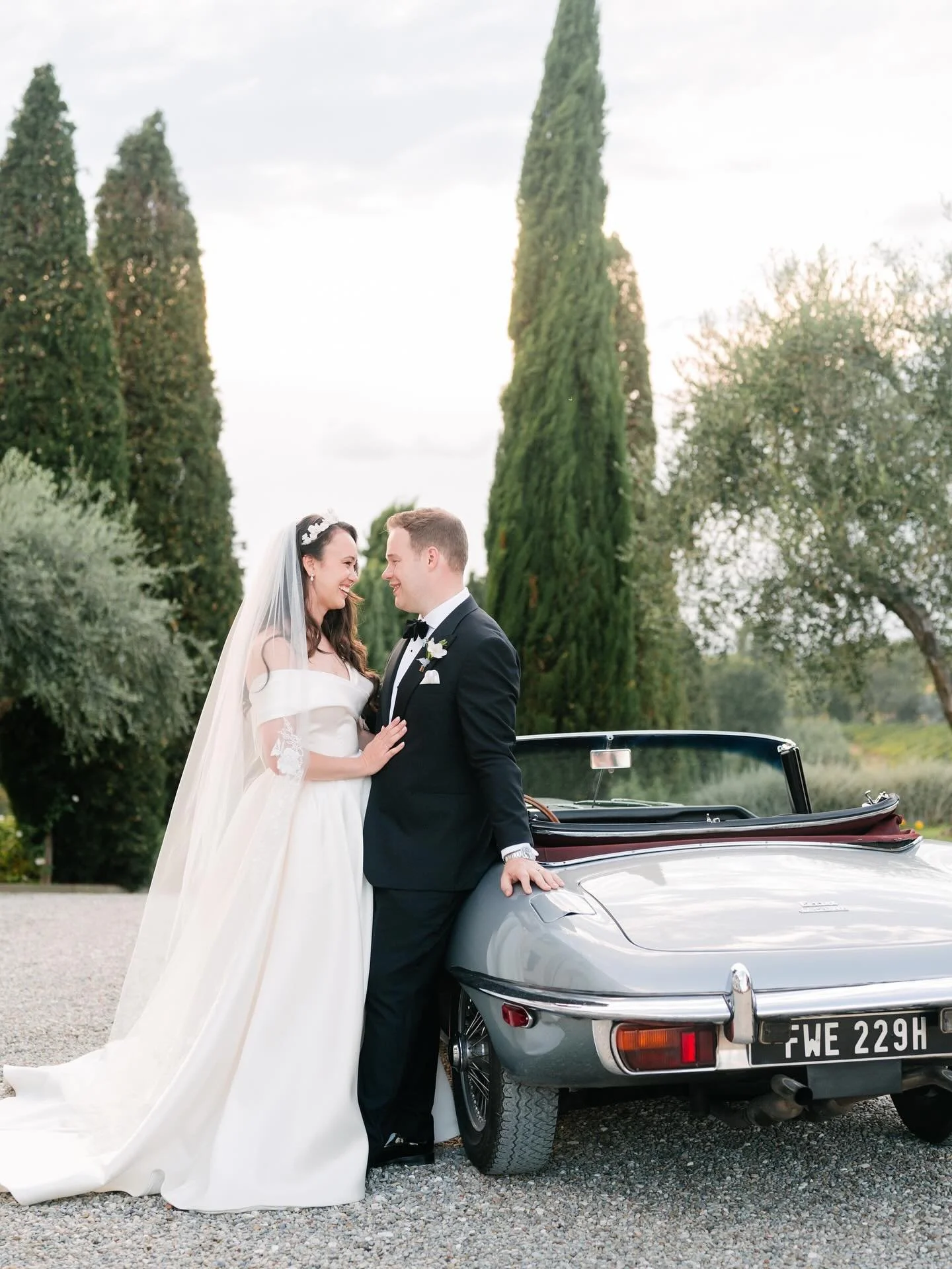 Postcard from @poggioalcasone 

Wp: @paolocicognani_weddingsitaly 
Photographer: @landvphotography 
Venue: @poggioalcasone 
Video: @triadlabs_albertomantovan 
Catering: @ilsorrisoricevimenti 
Flowers: @stiatti_fiori_ 
Music and lights: @lasemicroma 

