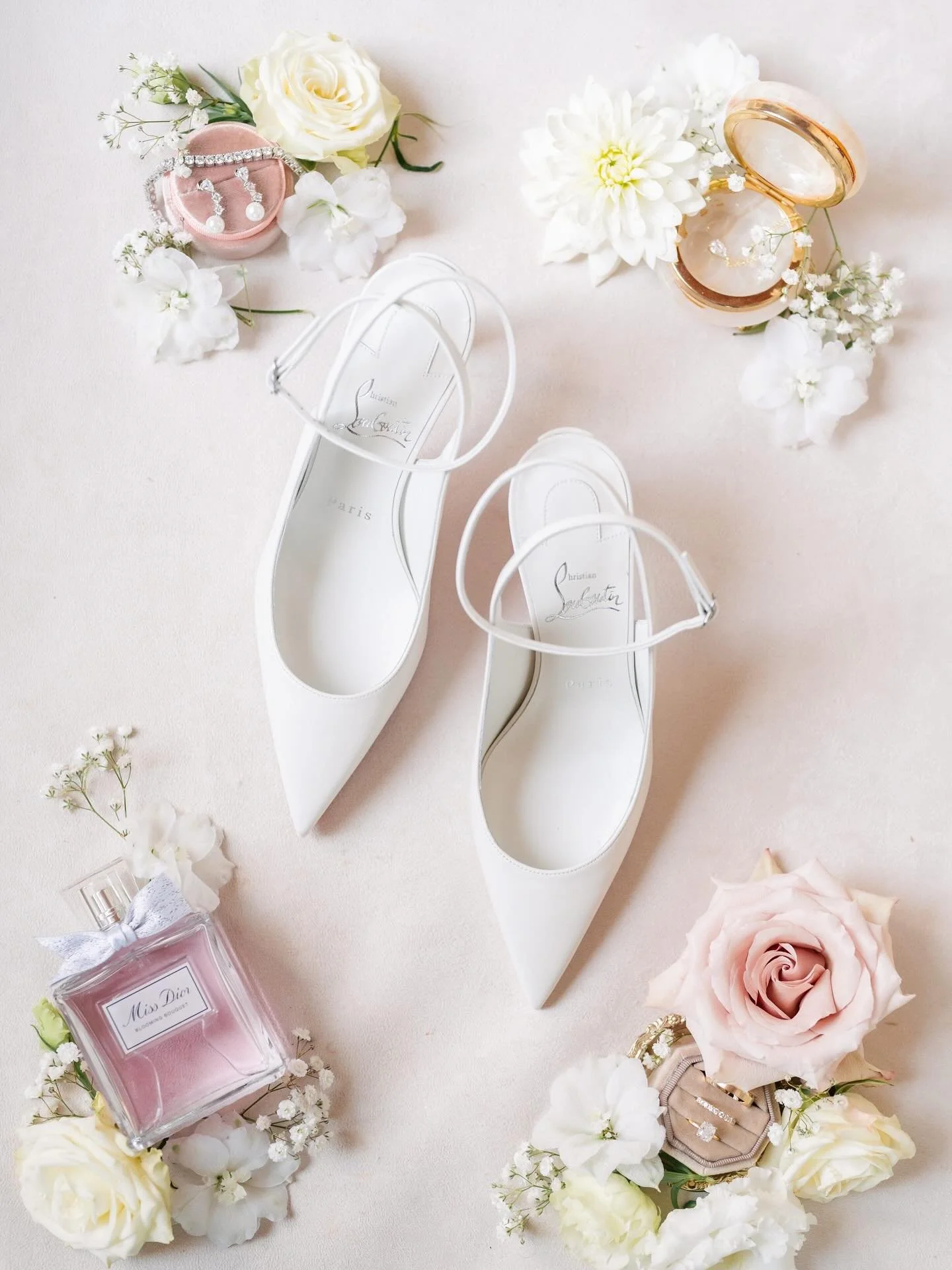 It&rsquo;s all in the details and Erica nailed them! From her iconic @christianlouboutin to the dreamy Tuscan vibes of @dievole , every little thing was pure perfection. Because the magic truly hides in the little things. 

Wp: @originaltuscanwedding