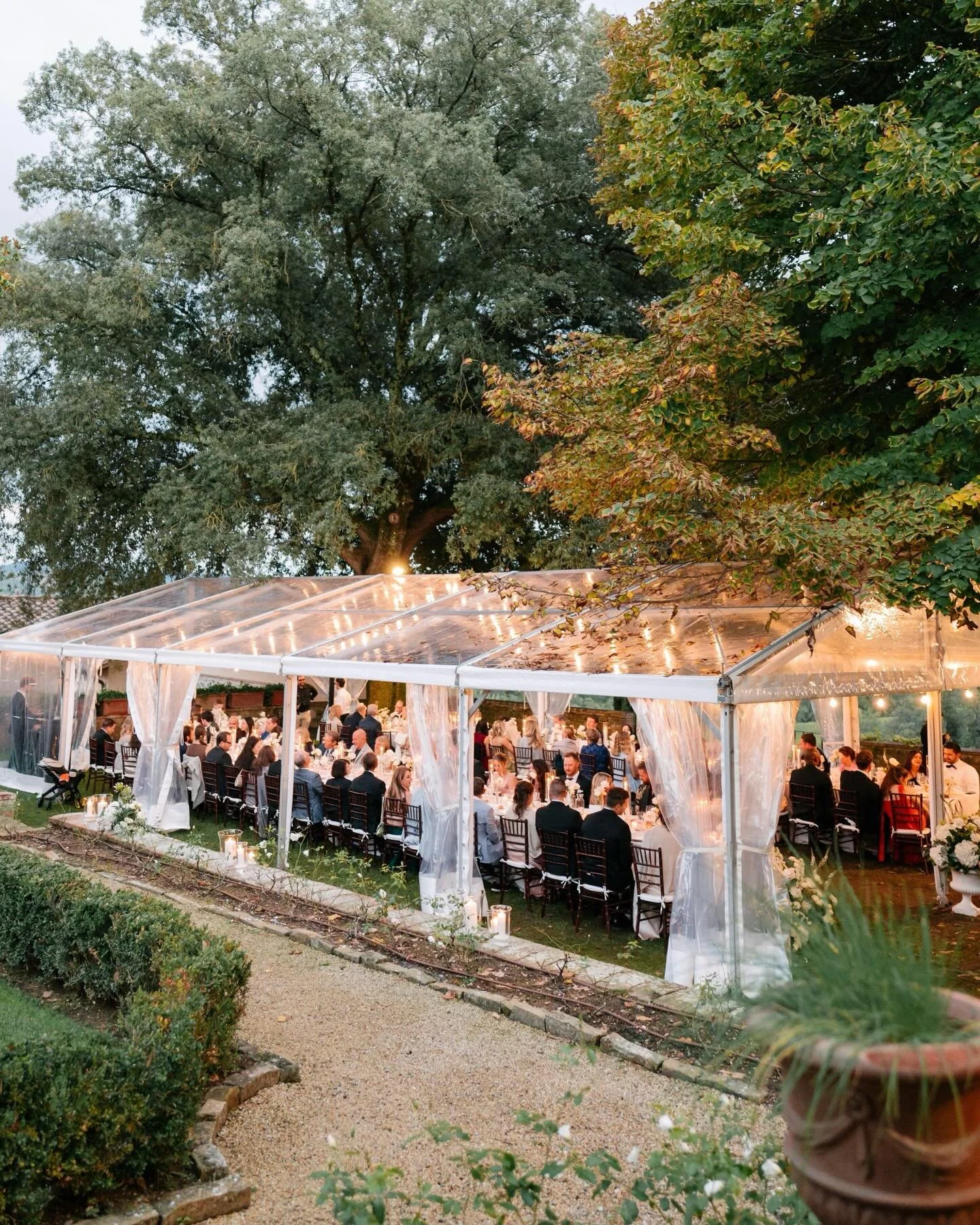 A rainbow entrance, soft rain, and a candlelit open-air reception.
Erika &amp; Nick&rsquo;s walk into dinner felt like a fashion editorial, blush tones, imperial tables, glowing lights, and a timeless cake-cutting moment. 

Wp: @originaltuscanwedding