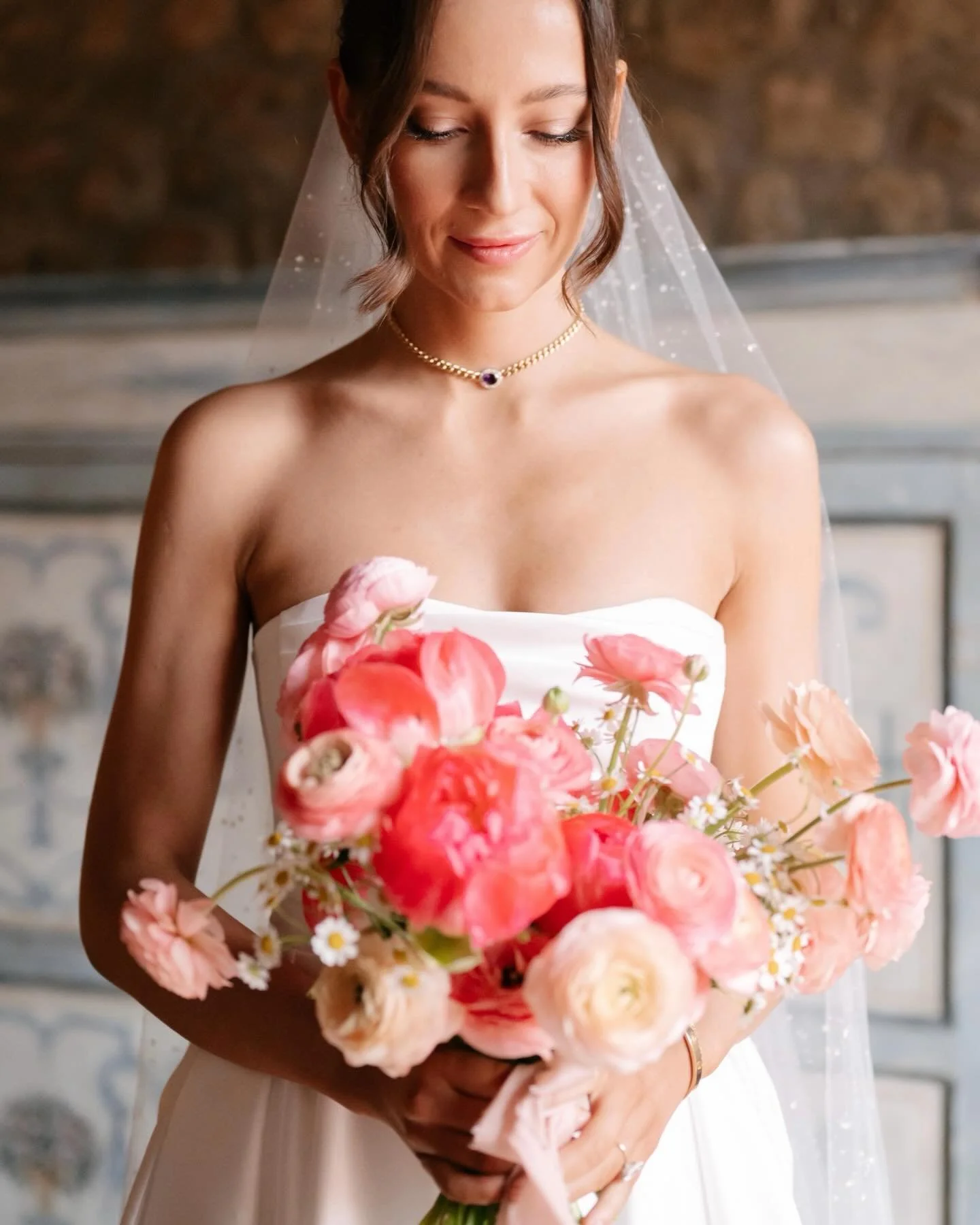 Kai. 

Wp: @weddingsinternational_official 
Photographer: @landvphotography 
Venue: @villalaselva 
Flowers: @infinitoamoretuscany 
Video: @screenshot_production 
Muah: @angelonennapintor 
Catering: @ilsorrisoricevimenti 
Lights: @ralightdesign 
Music