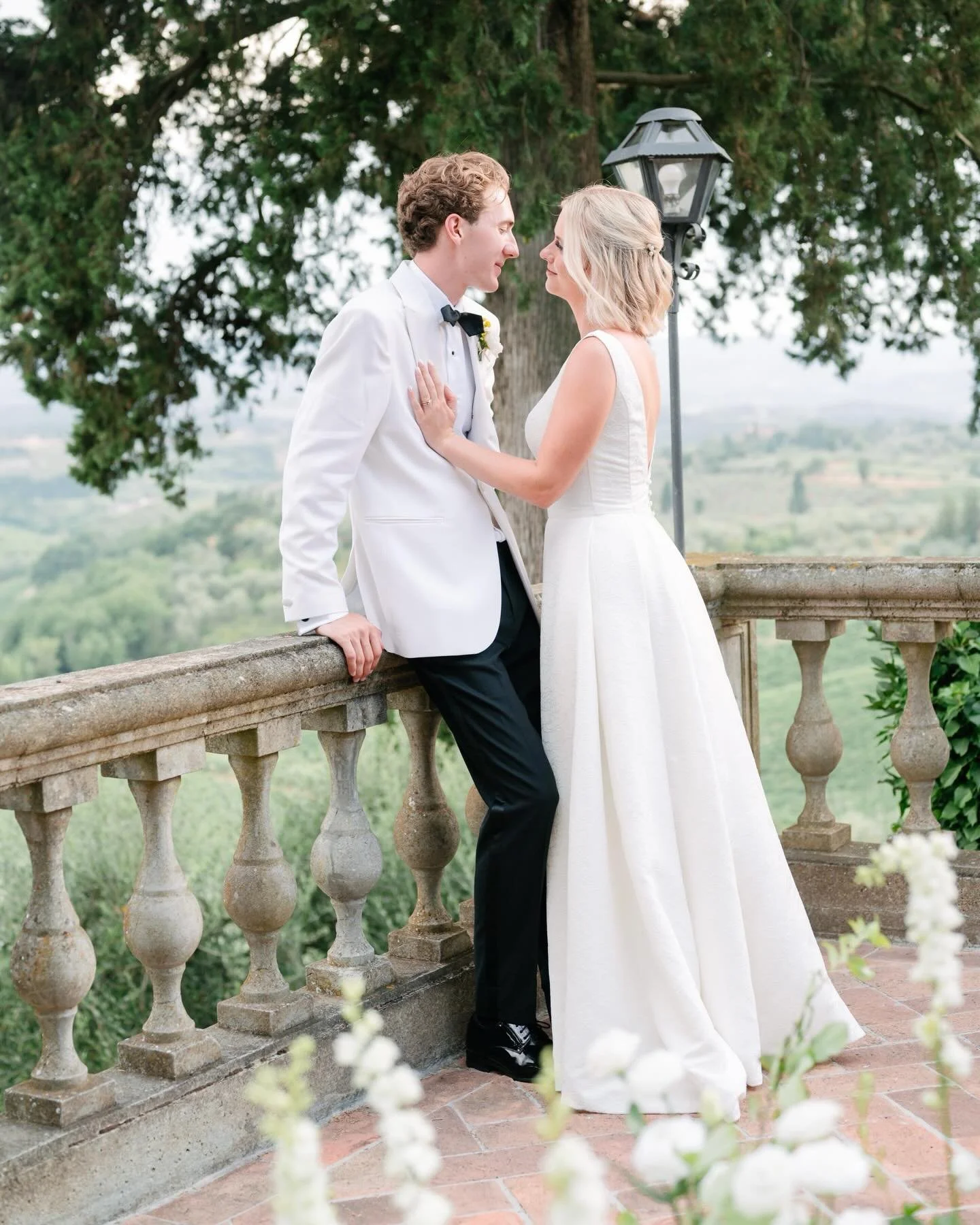 Tuscan bliss at @villailpozzo 

Planner: @whiteevents_tuscany 
Photographer: @landvphotography 
Venue: @villailpozzo 
Shoes: @bellabelleshoes 
Ring Box: @the_mrs_box 
Flowers: @infinitoamoretuscany 
Catering: @class_ricevimenti 
Lighting: @allexiseve