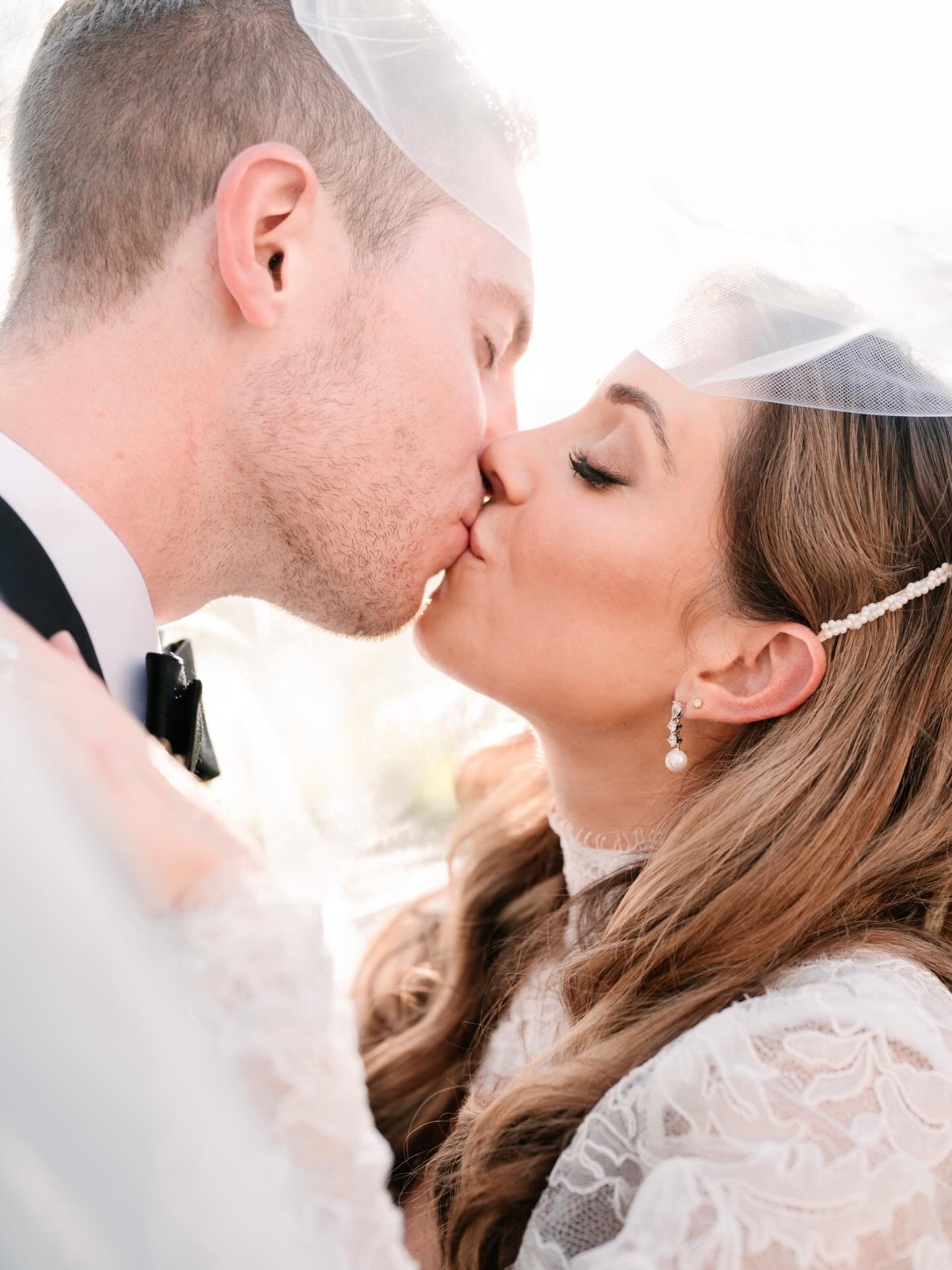 Some stories just click instantly.
Erika &amp; Nick, heart, energy, and a kind of love you feel.
From Florence to the Tuscan hills, open skies, shared tables, and a celebration that had it all, rain, sun, a little magic.
A party to be remembered.
It 