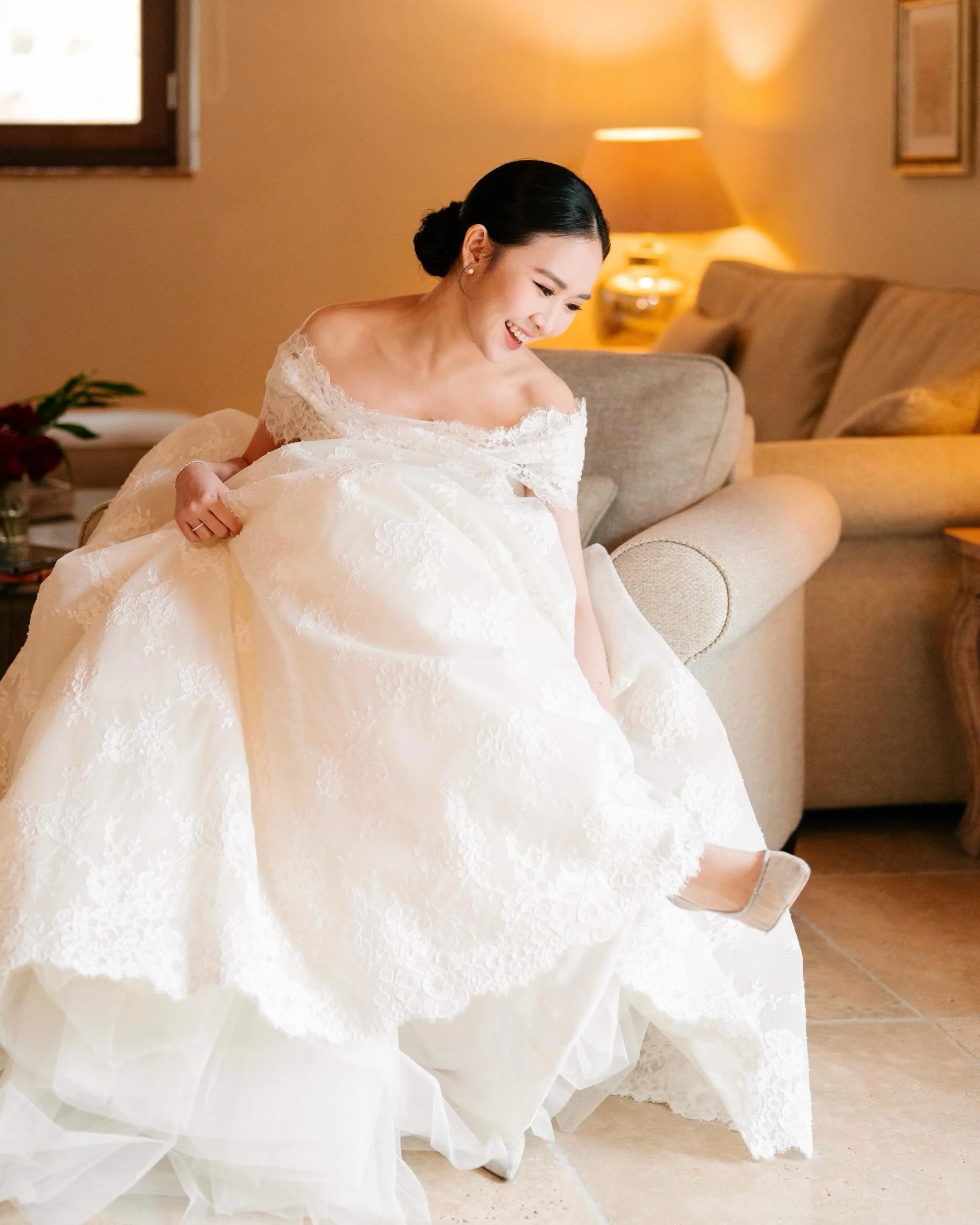 The quiet beauty of the getting ready moments, delicate details, soft light, and the anticipation before everything begins.

From handwritten vows to fresh florals, from slipping into the dress to fastening her heels, every moment felt effortlessly e
