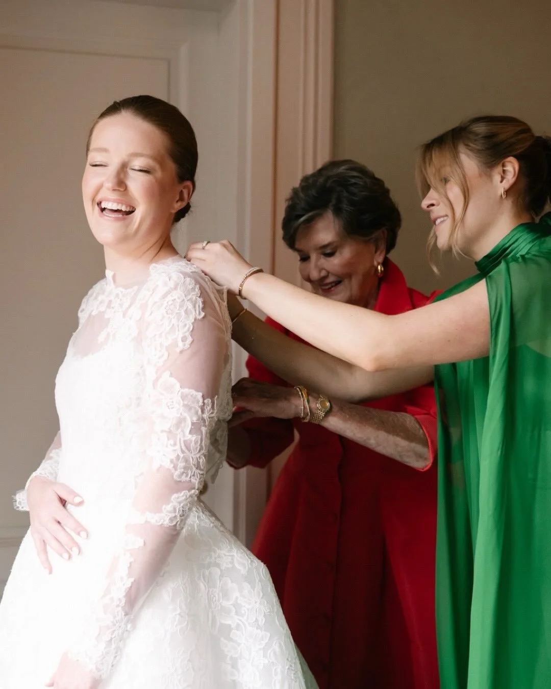 A love affair with Italian style. 
The movement of a silk dress at sunset, the crisp elegance of a tailored suit against ancient stone. Your wedding wardrobe is the visual heartbeat of your entire gallery. On the journal today, we&rsquo;re diving int
