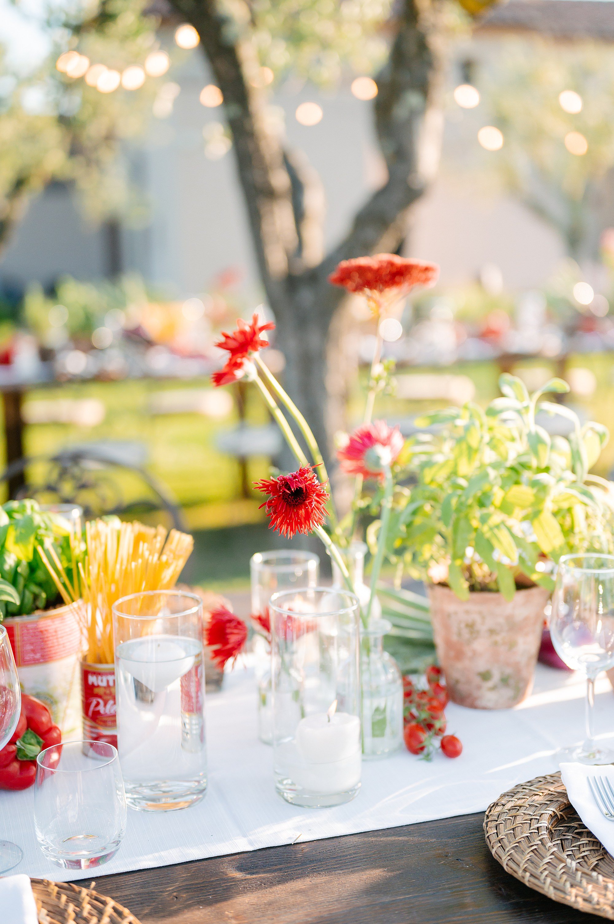 Pizza party details, wedding welcome party table in Tuscany