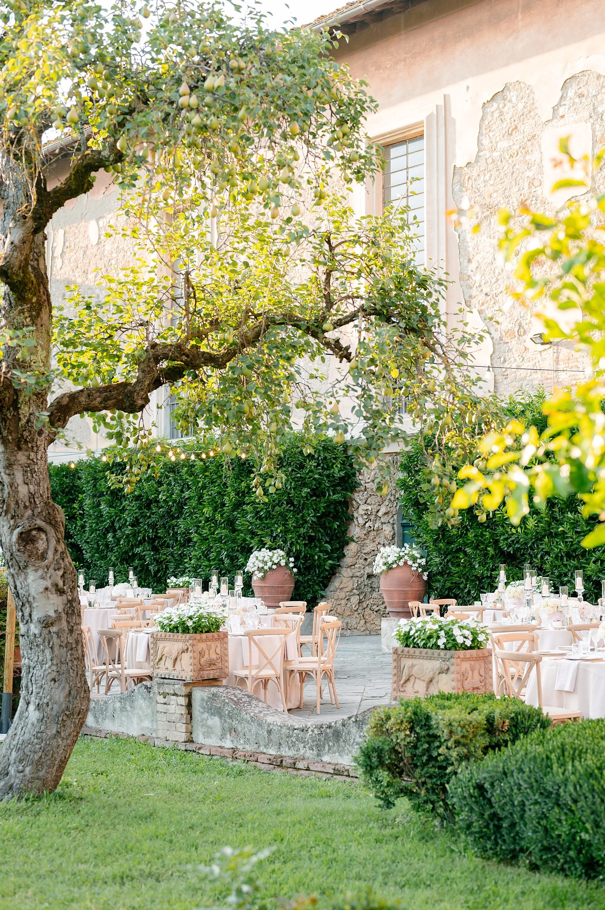Luxury wedding venue in Tuscany, wedding reception view of a private estate during golden hour, photographed by Letizia Maccarini