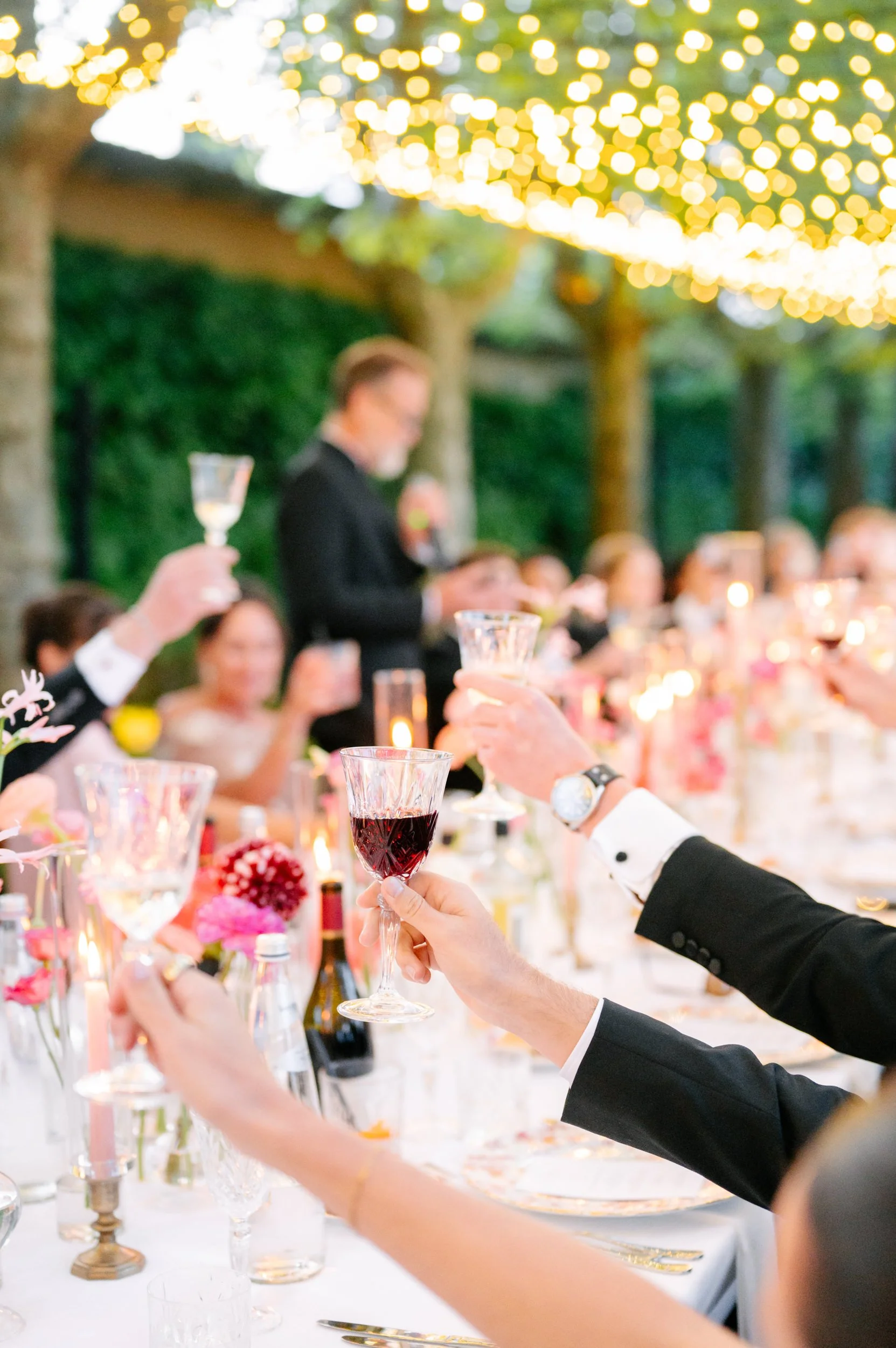 Tuscany wedding photographer, al fresco reception dinner in Val d'Orcia.