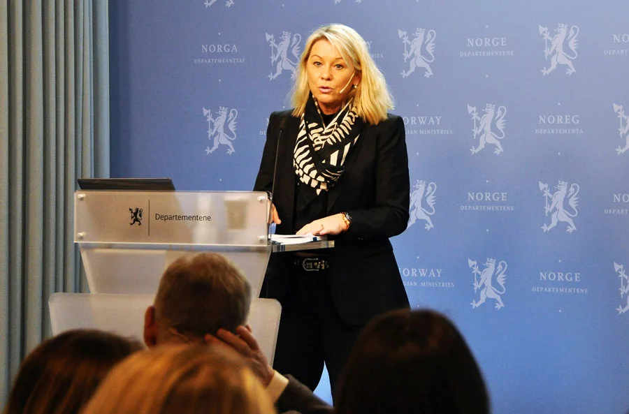 Monica-Mæland-m-oppgavemeld.jpg