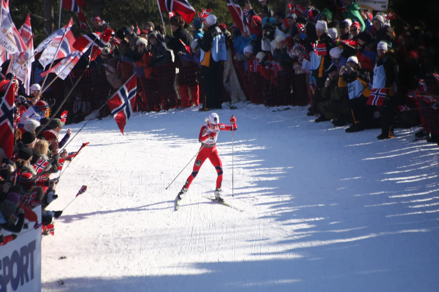 Johaug leder kvinnenes 30 km i Ski-VM i Oslo 2011, og vant konkurransen suverent, foran Marit Bjørgen. Fotograf: Bjoertvedt. Wikipedia - This file is licensed under the Creative Commons Attribution-Share Alike 3.0 Unported , 2.5 Generic , 2.0 Generic and 1.0 Generic license.