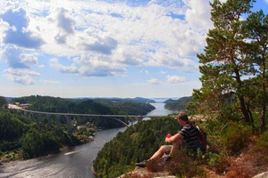 SVINESUND OG HJELMKOLLEN