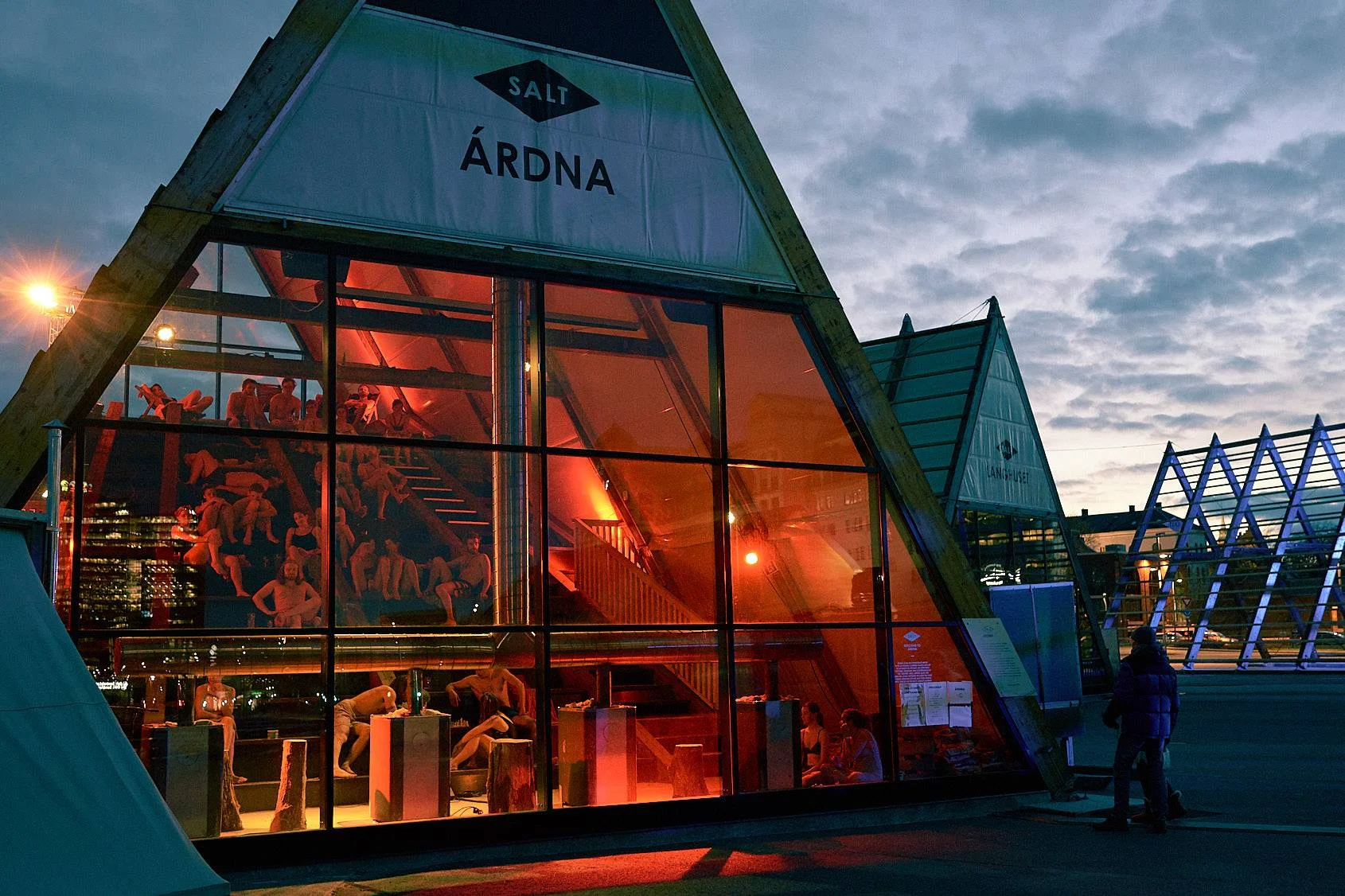 Sauna session: allsang i saunaen