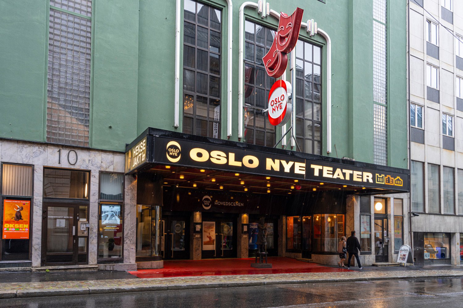   Alle forestillinger som skjer i dag på    TEATER    SE HER  