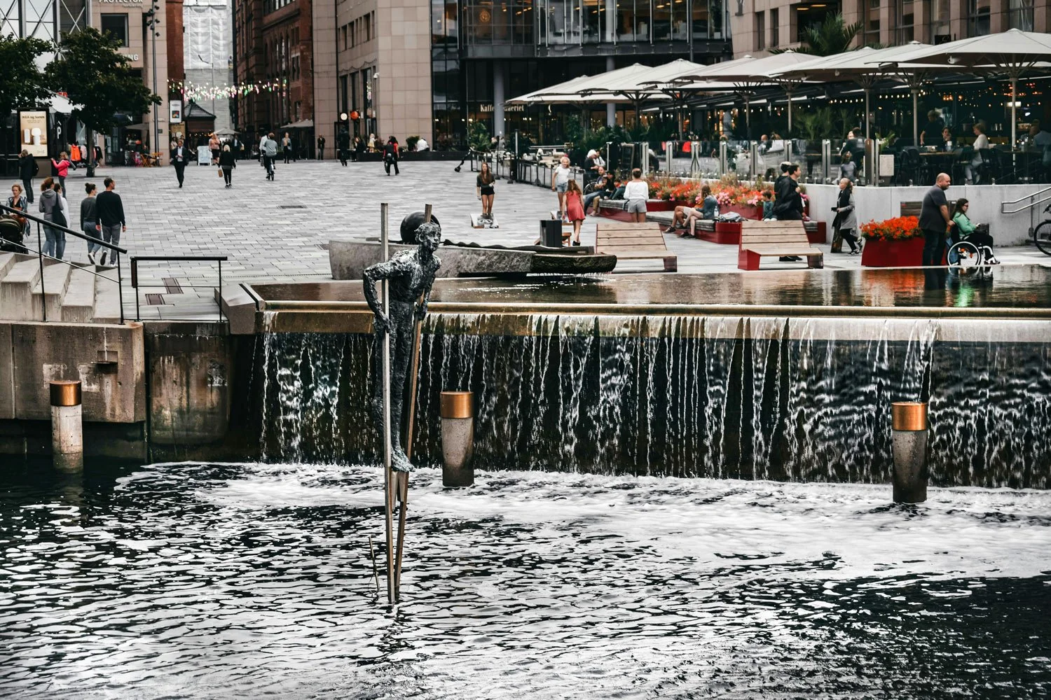 Oslo-web-Aker-brygge-Oslo-Guide-Arkitektur-zkfE-unsplash-(1).jpg