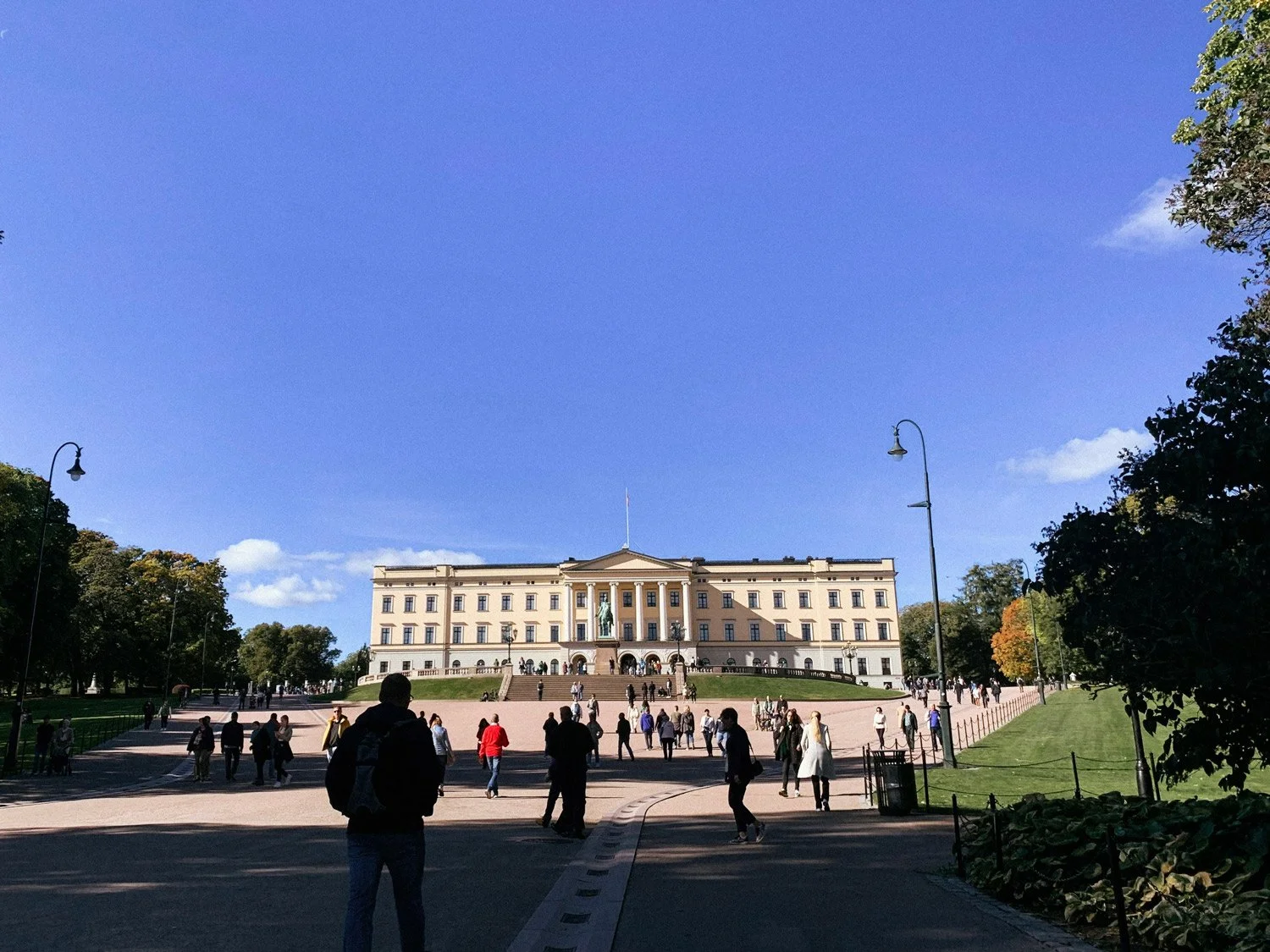 Oslo-web-Slottsplassen-slottet-Det-Kongelige-Norske-Slott-h.jpg