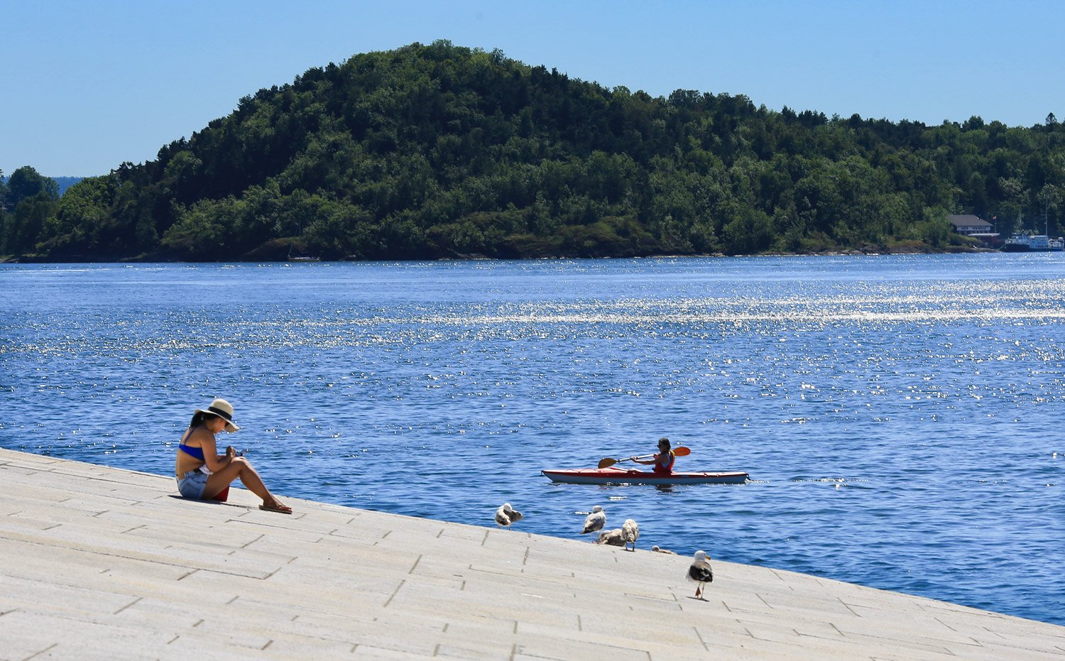 Oslo-web-Operaen-sommer-Bjorvika-kayak-oslo-opera-havnepromenaden-9.48.jpg