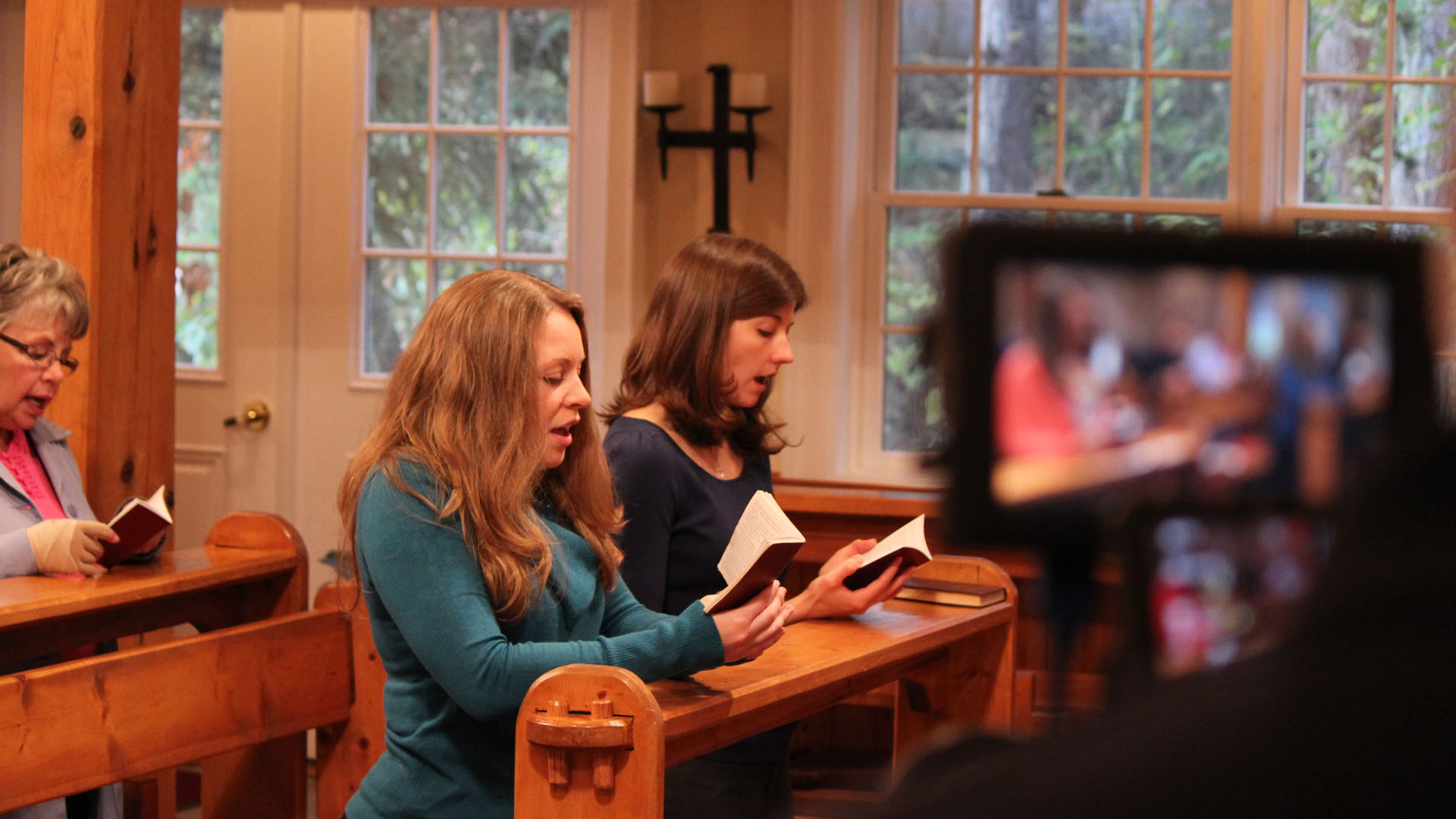 women praying.jpg