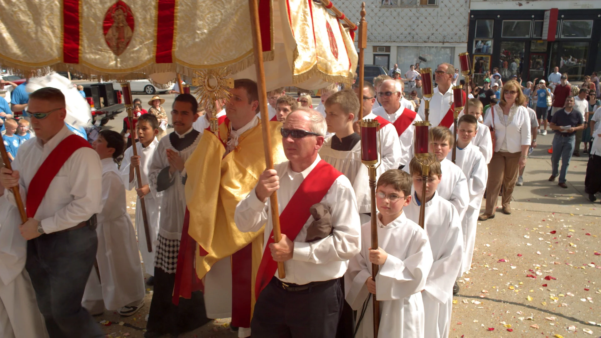Procession-2.jpg