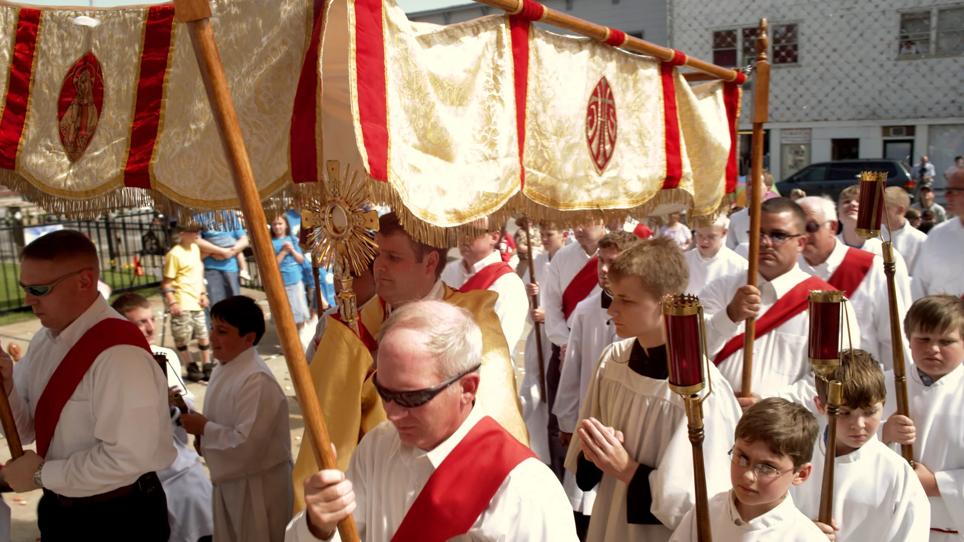Procession-3.jpg