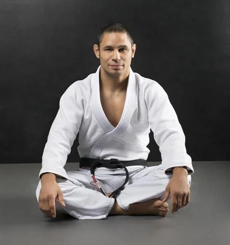 javi-sitting-gi (1).jpg