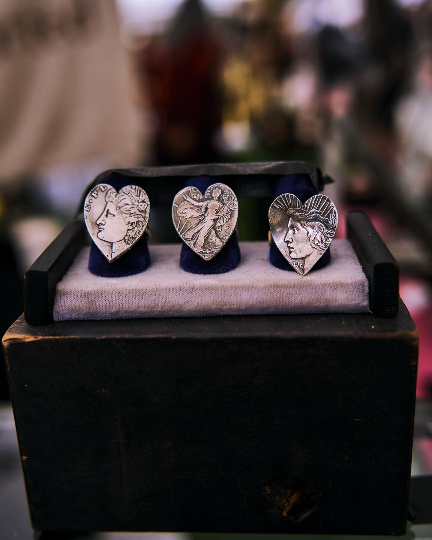 Lady Liberty Hearts Rings.
Impromptu photoshoot at Grand Bazaar last week with
the talented  @graceannajohnson 📷.
DM  me anytime 😍