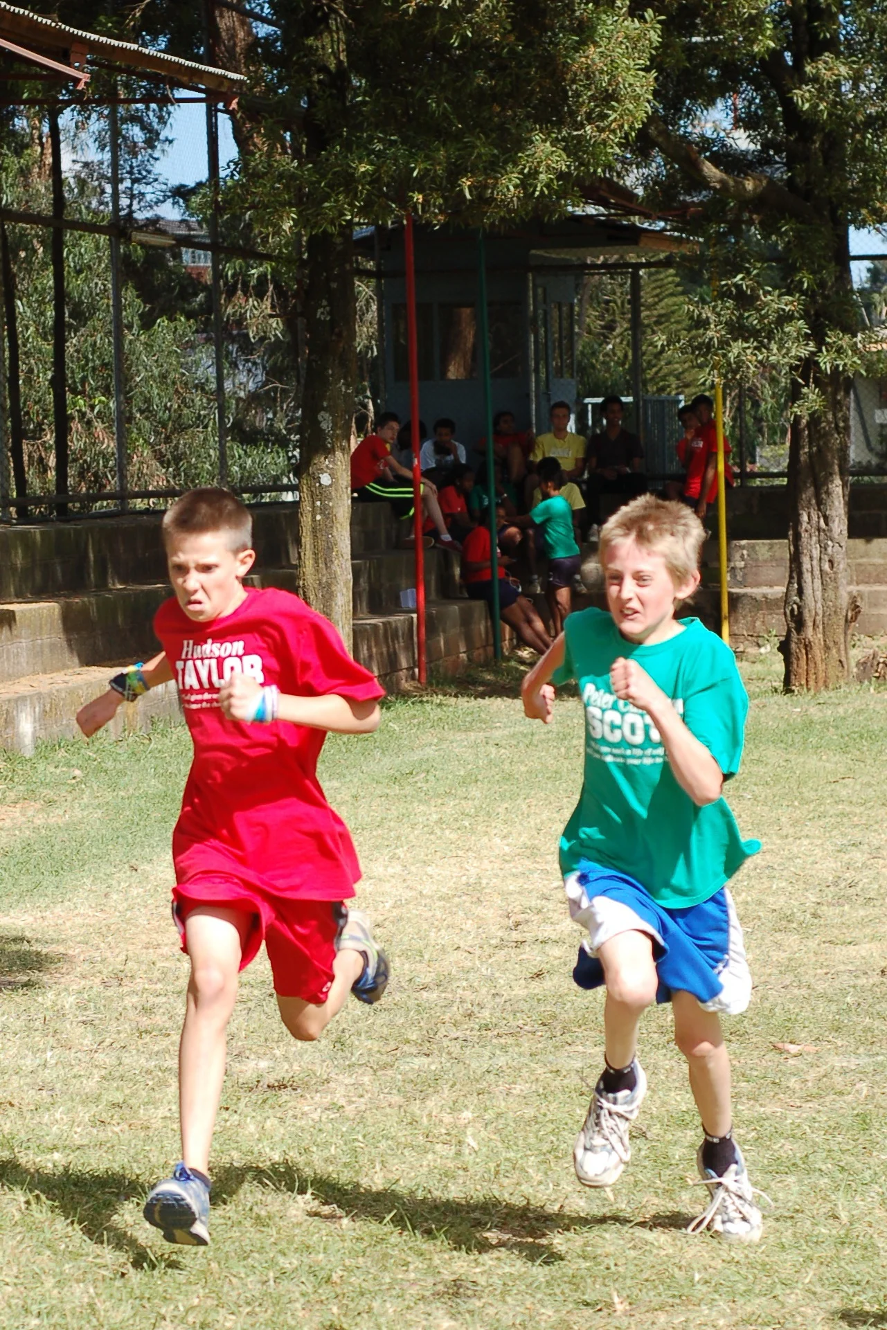 A sprint finish for 2nd & 3rd in the Under 12 boys.