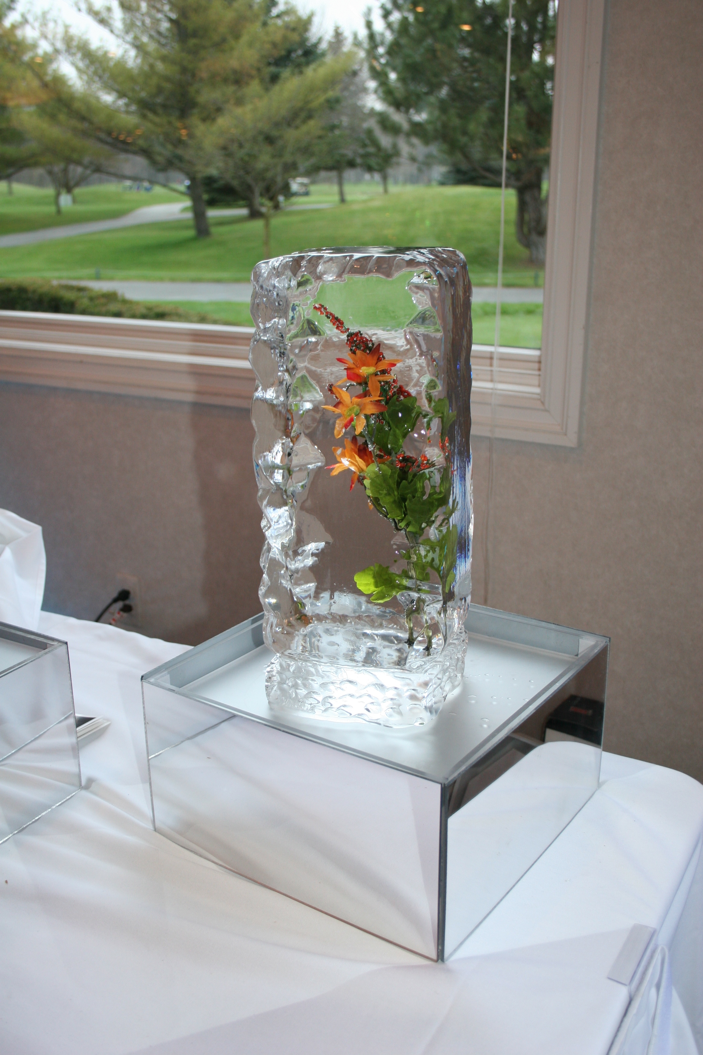 Tabletop_Ice Sculpture_Flower_Column.jpg