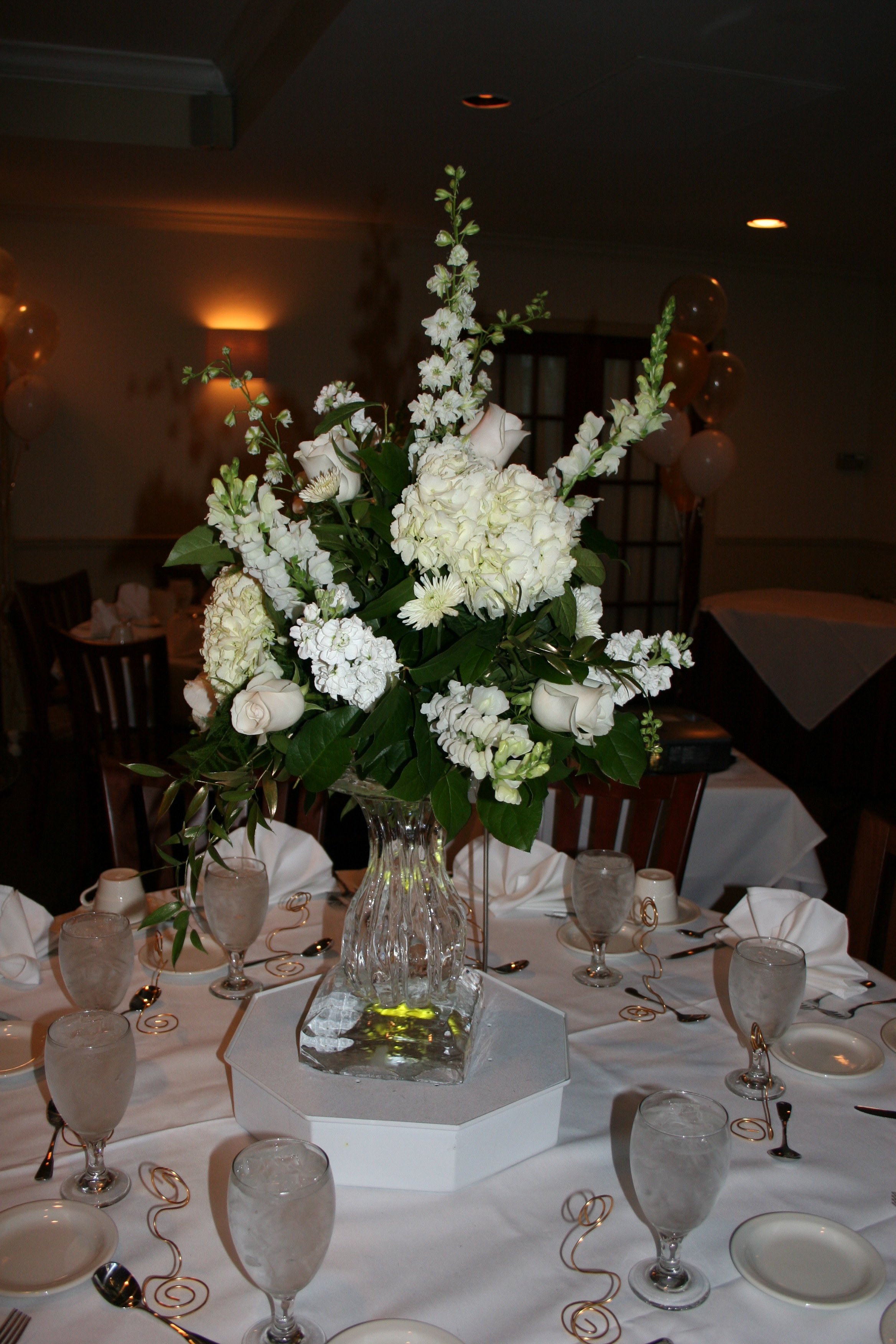 Tabletop- Ice Sculpture- Vase.JPG