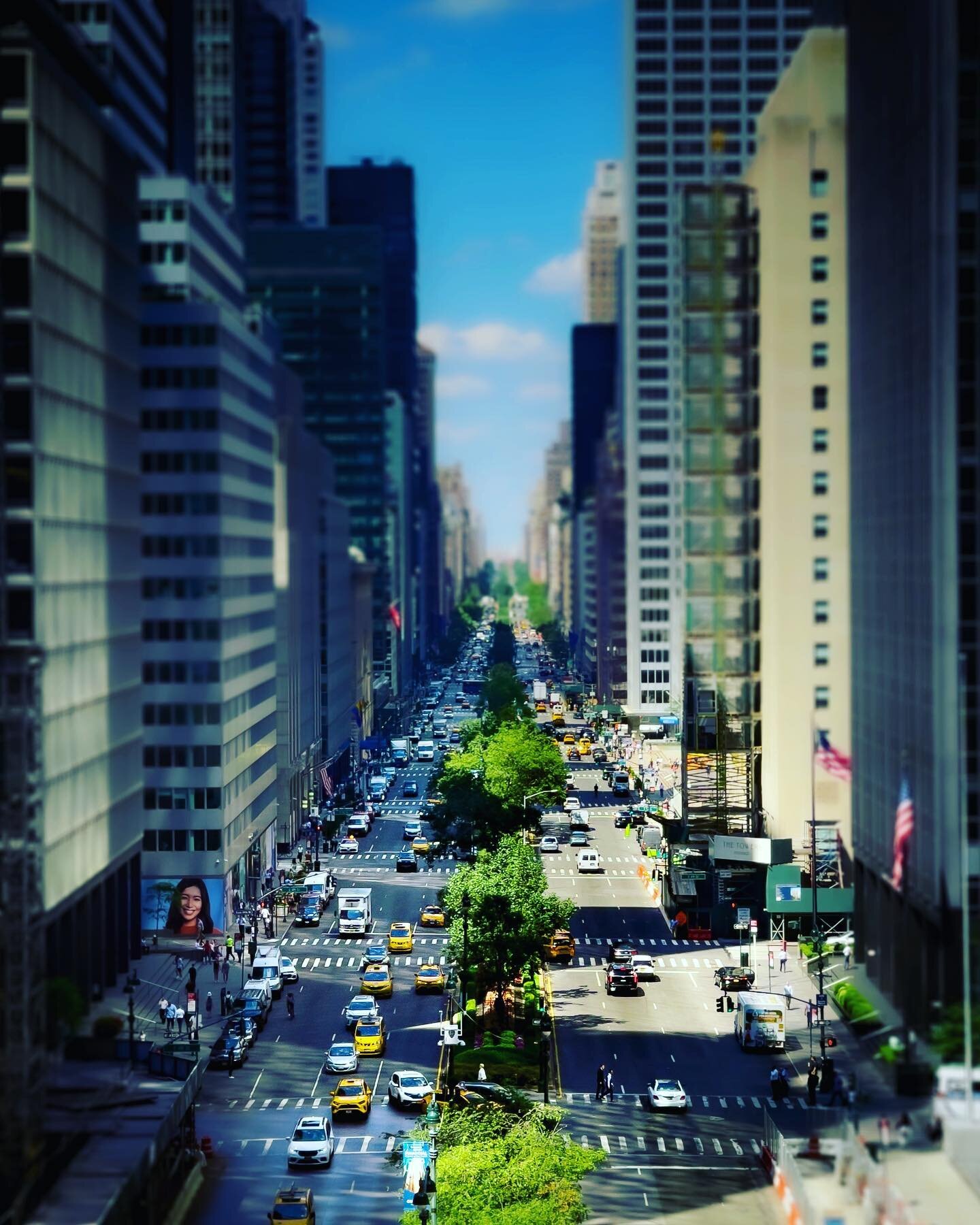 From my &ldquo;From Above&rdquo; Series: Park Avenue from the Helmsley Building

#midtown #manhattan #hemsleybuilding #parkavenue #newyork
#streets_storytelling #lensculture #lensculturestreets #ig_streetphotography #timeless_streets #thestreetphotog
