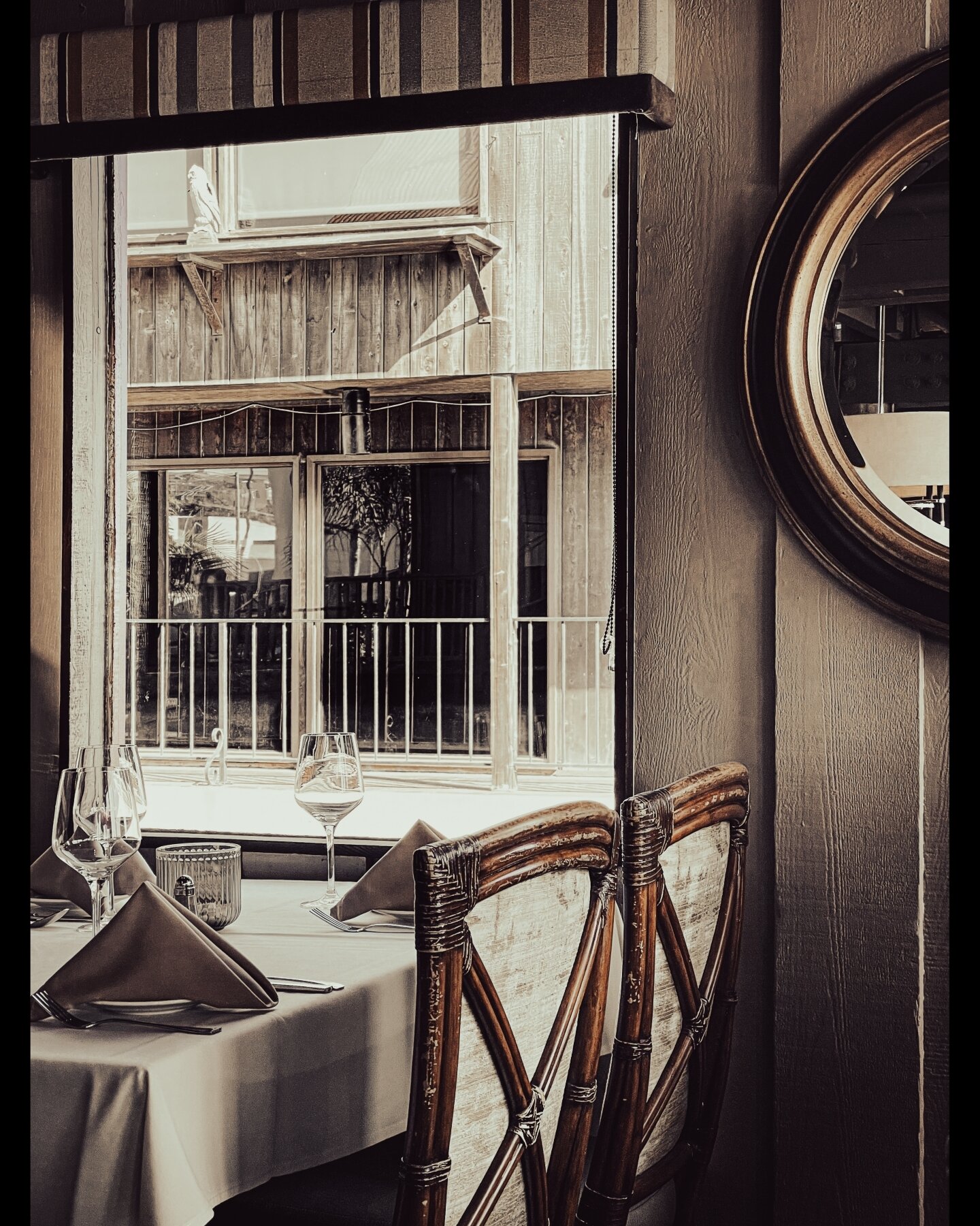 From my &quot;Eating Out&quot; series: Rusty Pelican at Newport Beach, California with @susanatubert &amp; Omar

The table is ready!!!

#rustypelican #restaurant #westcoast #california #eatingout #vacation