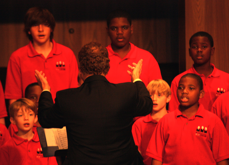 Boys_singing_Lelon_conducting_2.JPG