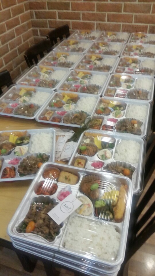 많이 찾아주시기 때문에 제스트는 식재료 소진이 그때그때 됩니다. 그래서 도시락 모두 신선하다는 칭찬을 많이 들어요.