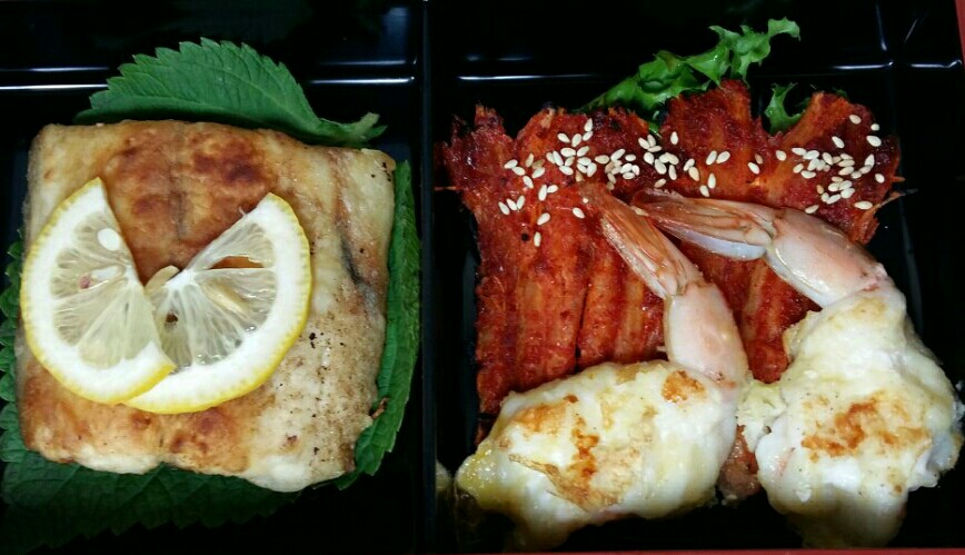 생선구이와 새우전, 더덕 꼬지입니다.