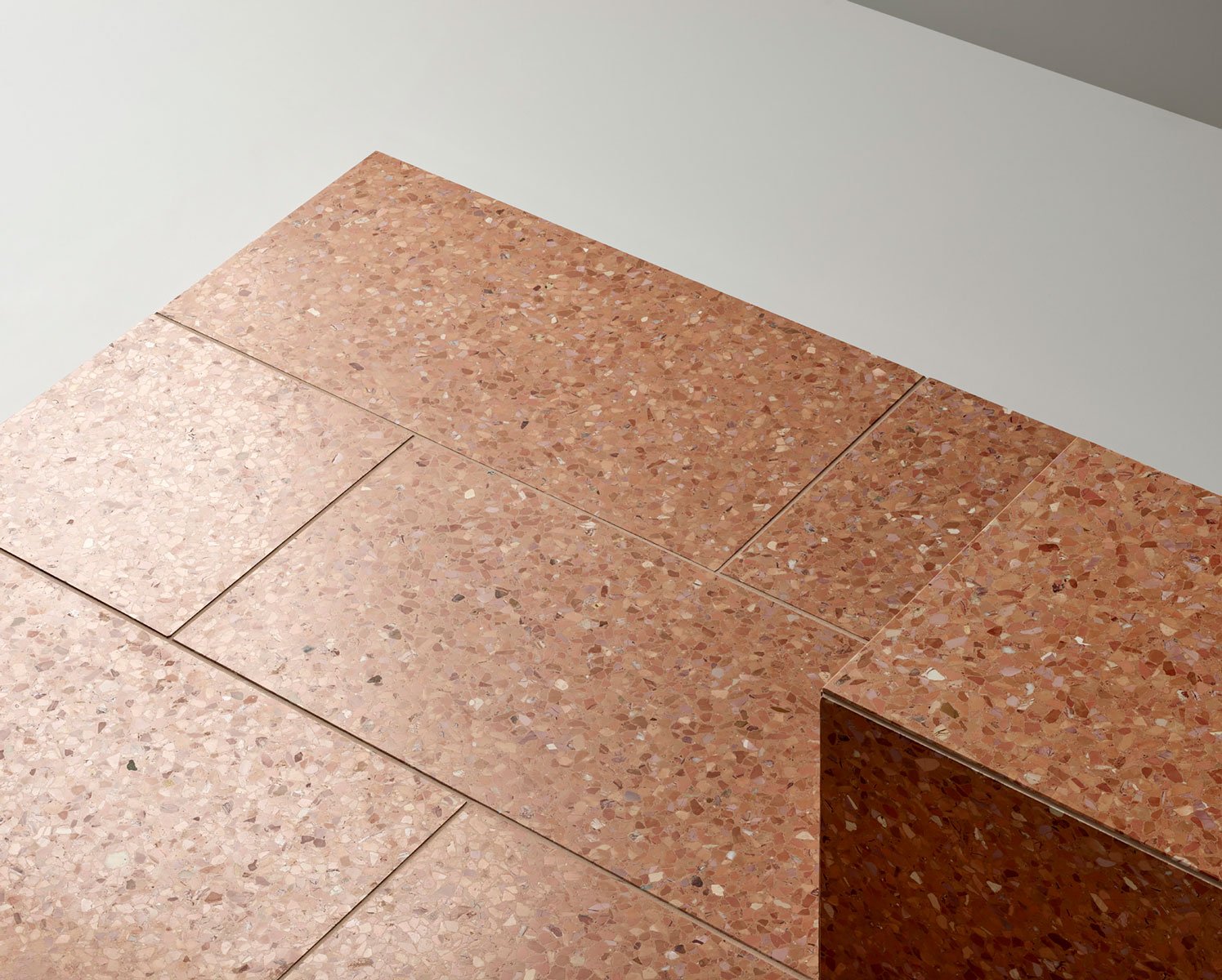 Fibonacci_WL_Plinth_NotTerracotta_002.jpg