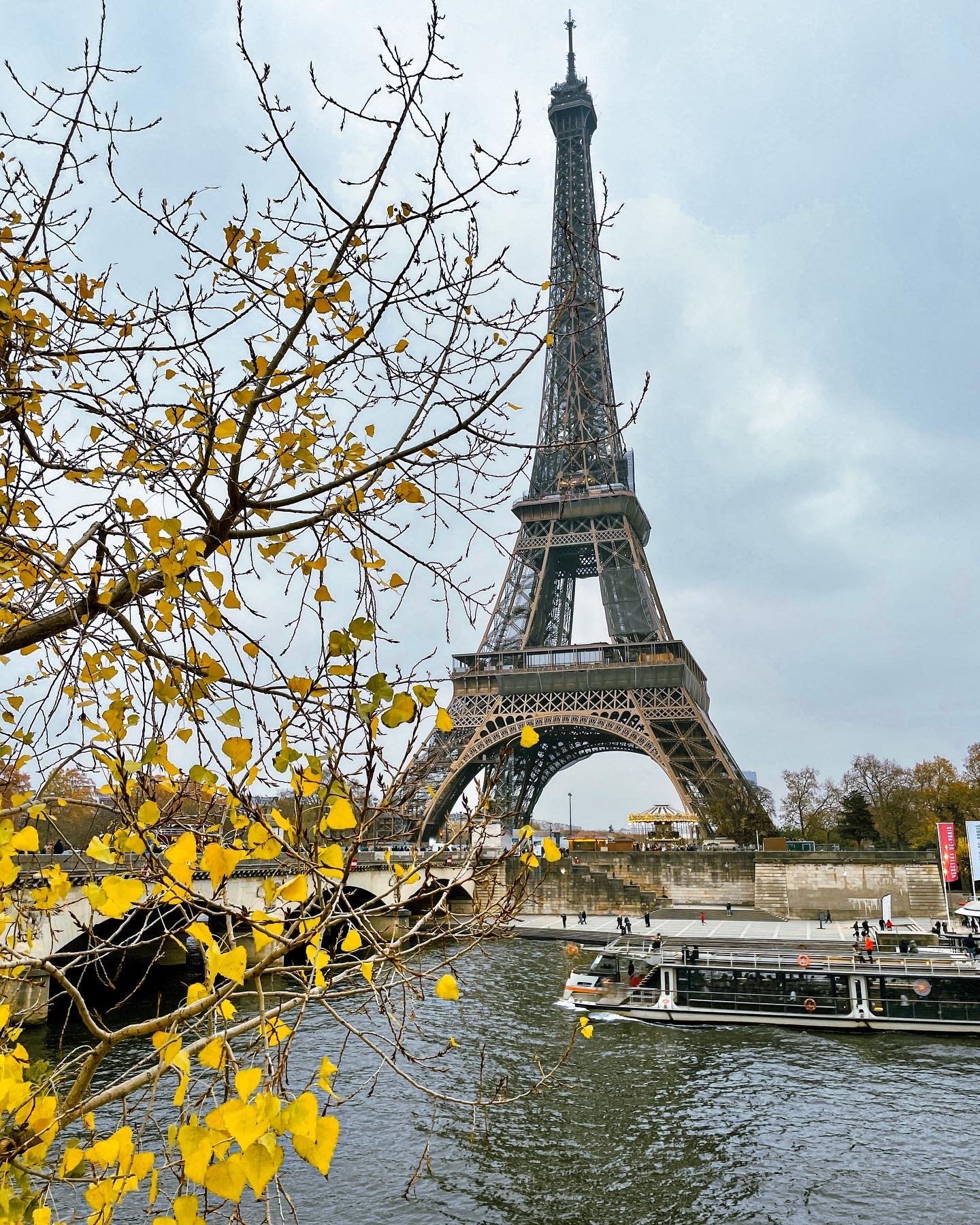 eiffel tower in winter three day guide to paris.JPG