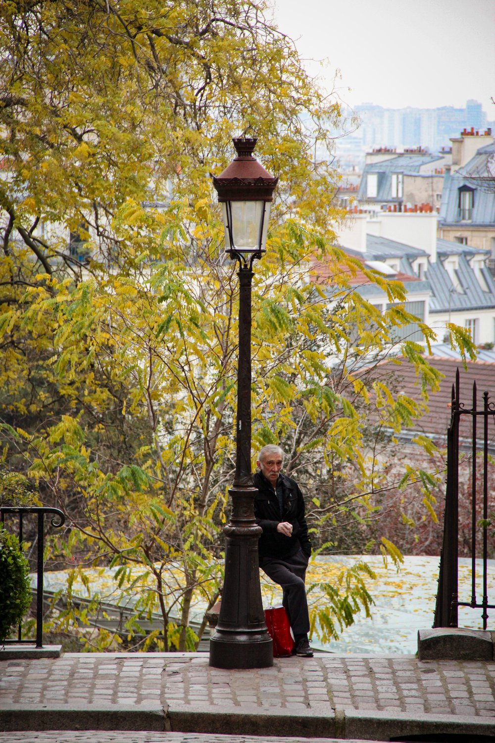 Montmartre man three day trip to paris.JPG