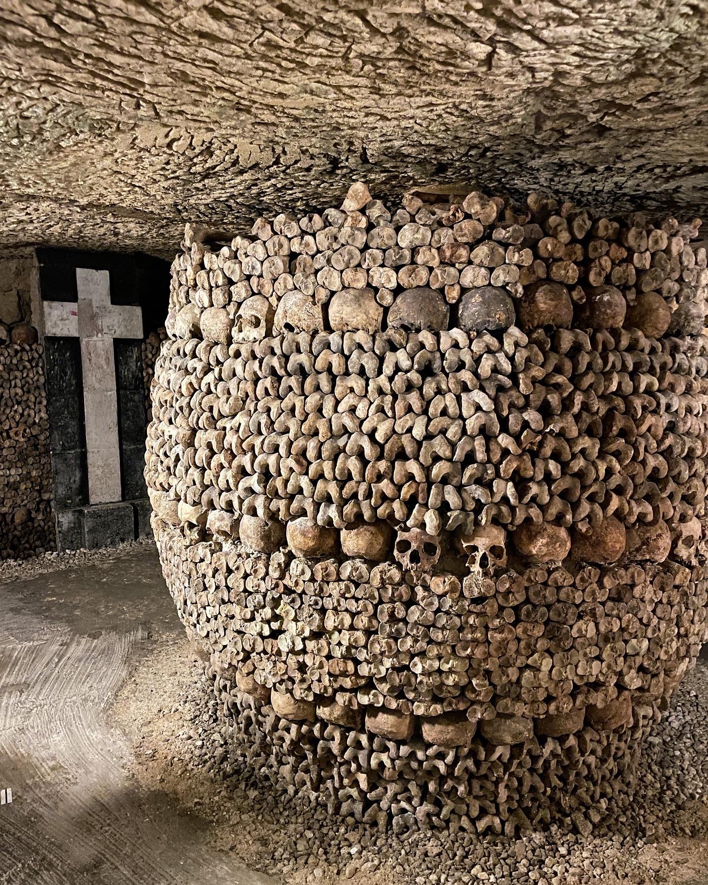 three day trip to paris the catacombs.JPG