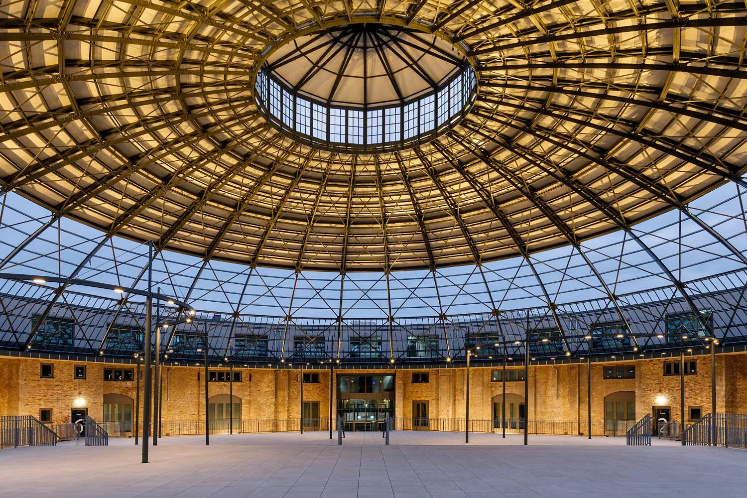 Montagehalle nach dem Umbau