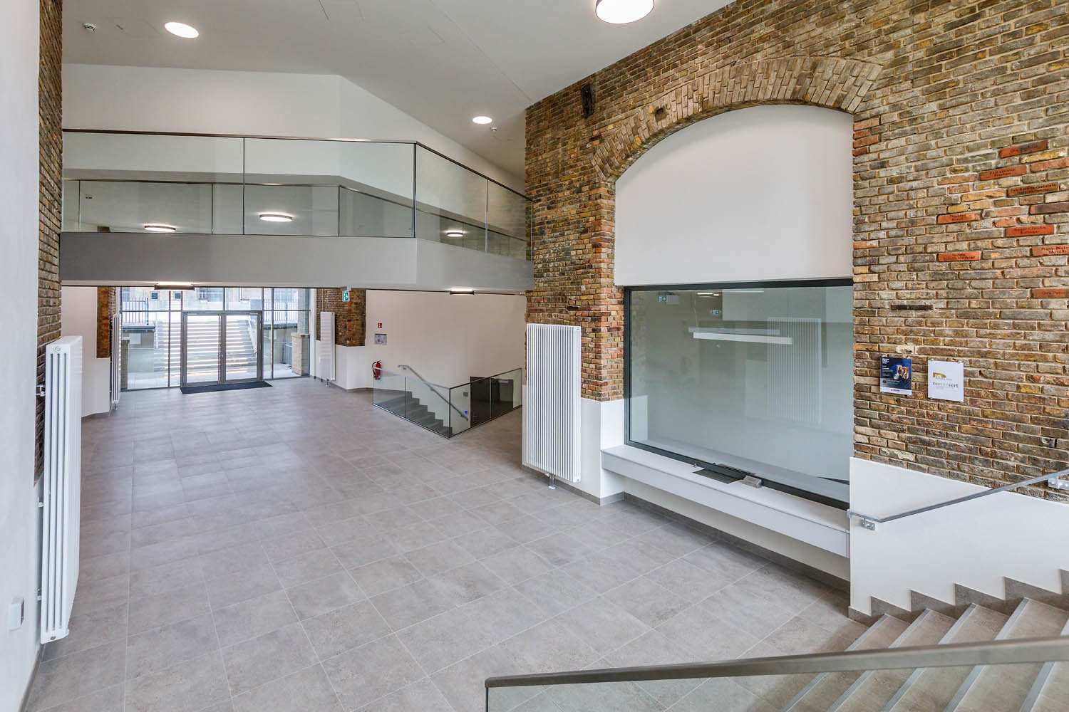 Foyer im Ziegelbau nach Fertigstellung