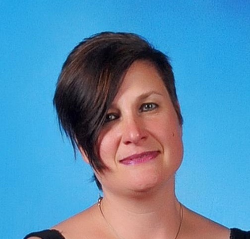 Jo Ind is an author of books, a newspaper journalist and writer for print and digital media.