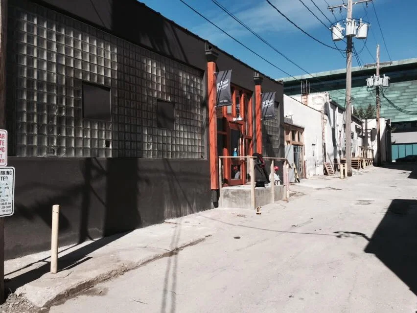 Entrance to The Vow Exchange located in alley between McGee & Oak Street