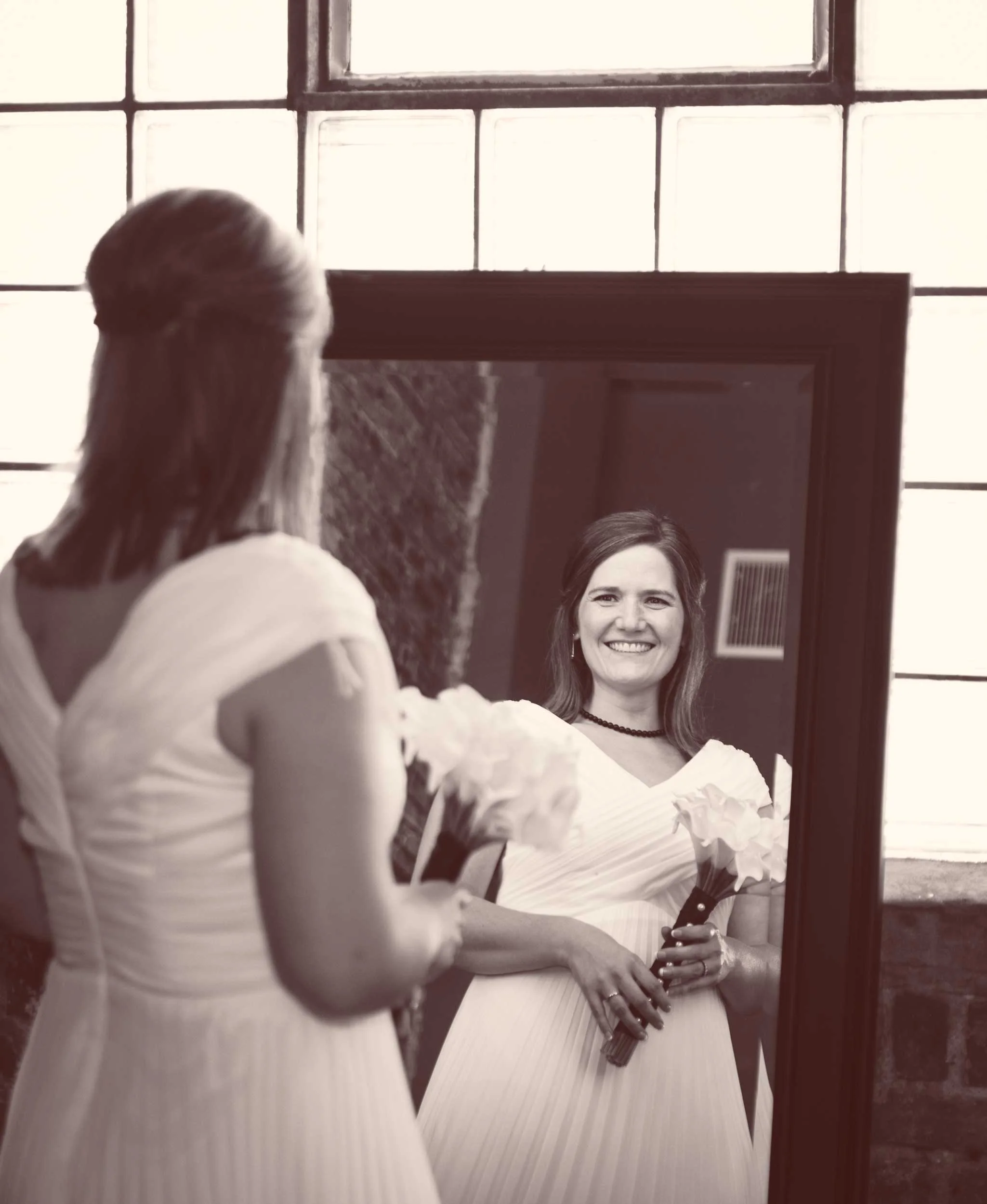 6. FEELING SO EXCITED BEFORE THE WALK DOWN THE AISLE!