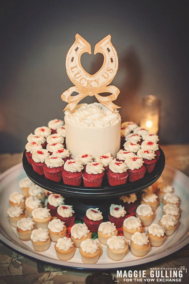This is the standard Mini-Cake set up with half white cake and red-velvet, for example. 