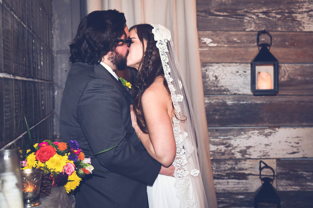 small_intimate_wedding_at_the_vow_exchange_chapel_kansas_city_mo_covid-19_coronavirus_wedding_DSC_1440.jpg