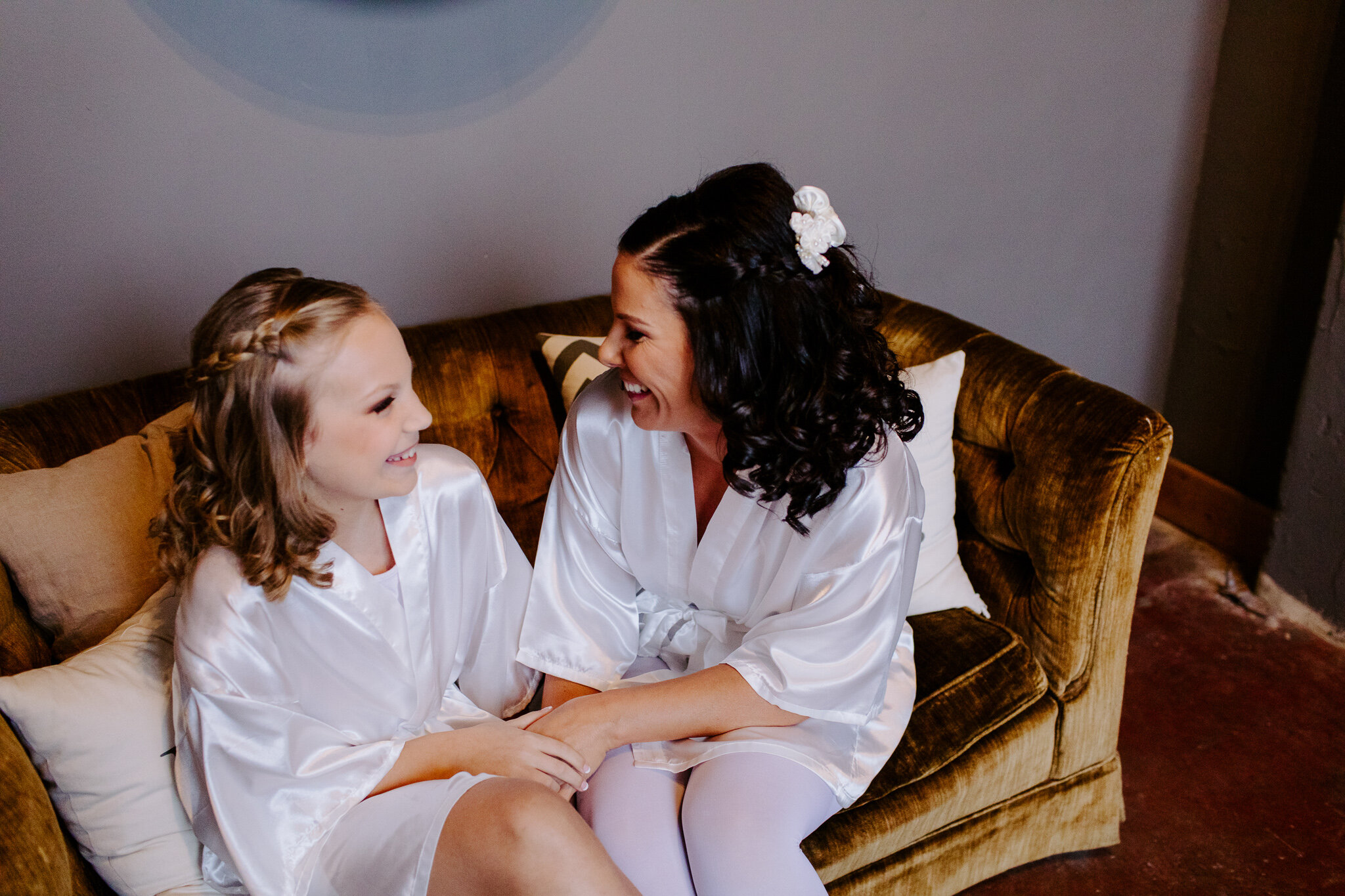 Cozy_Winter_Wedding_at_Intimate_Kansas_City_Missouri_Wedding_Venue_Varonnica&Skyler-048.jpg