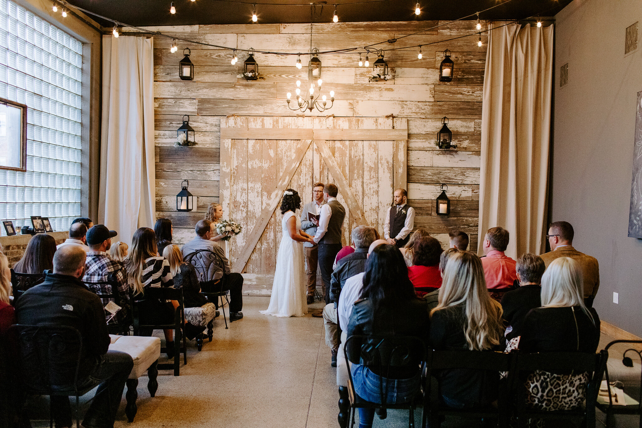 Cozy_Winter_Wedding_at_Intimate_Kansas_City_Missouri_Wedding_Venue_Varonnica&Skyler-129.jpg