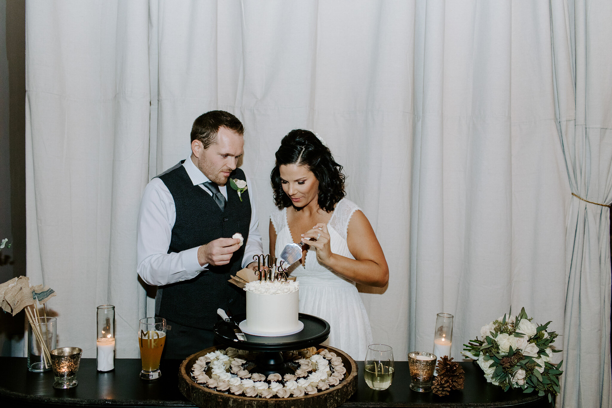 Cozy_Winter_Wedding_at_Intimate_Kansas_City_Missouri_Wedding_Venue_Varonnica&Skyler-157.jpg