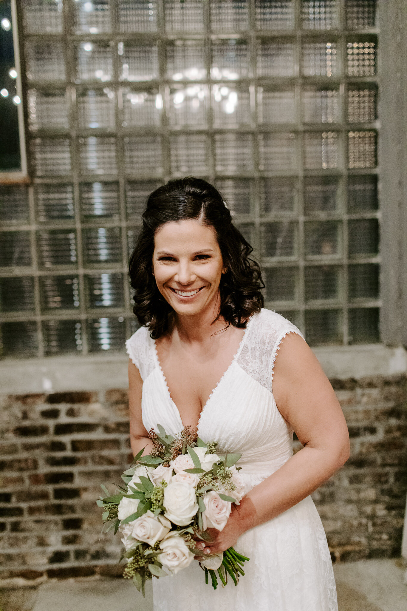 Cozy_Winter_Wedding_at_Intimate_Kansas_City_Missouri_Wedding_Venue_Varonnica&Skyler-249.jpg