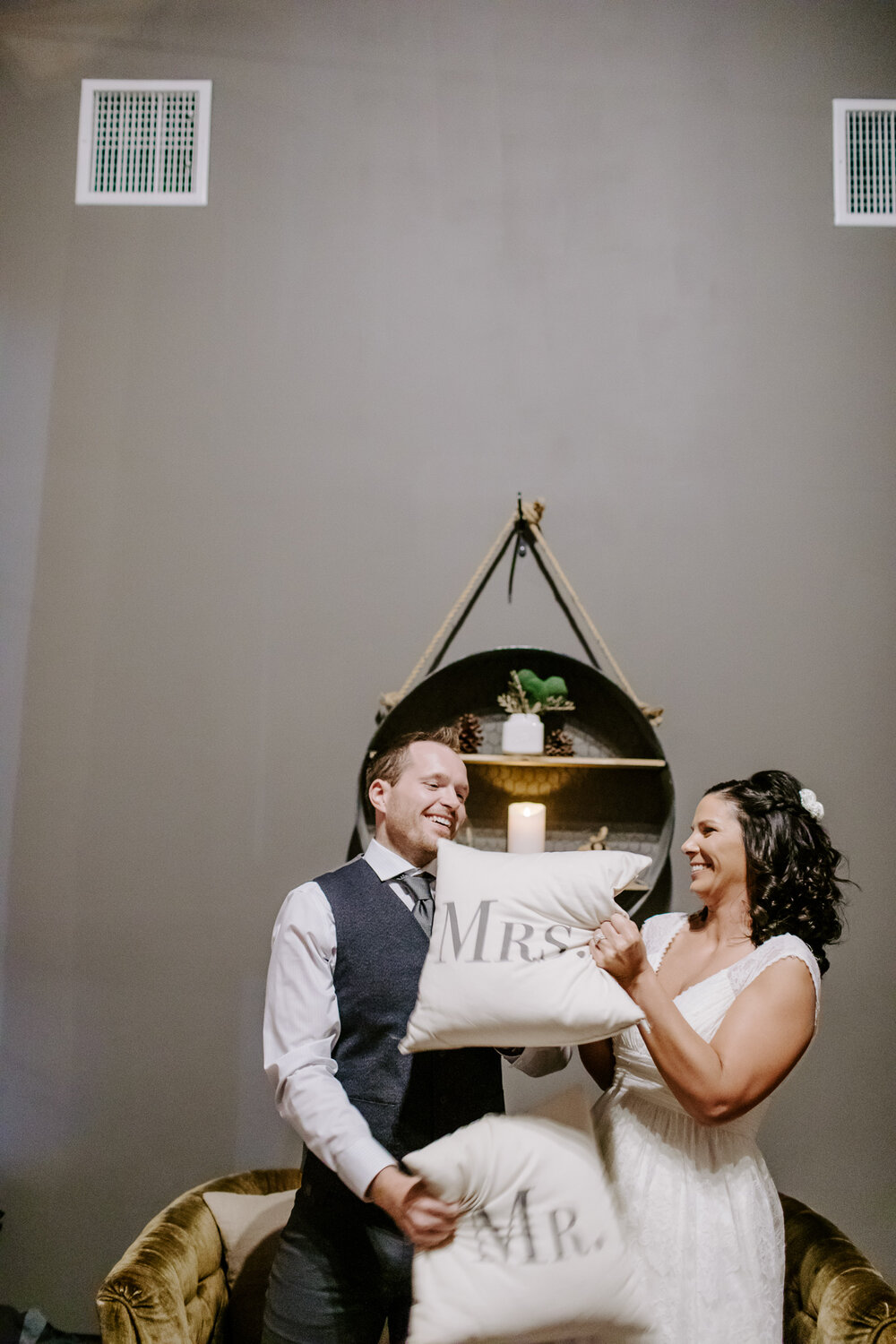 Cozy_Winter_Wedding_at_Intimate_Kansas_City_Missouri_Wedding_Venue_Varonnica&Skyler-272.jpg