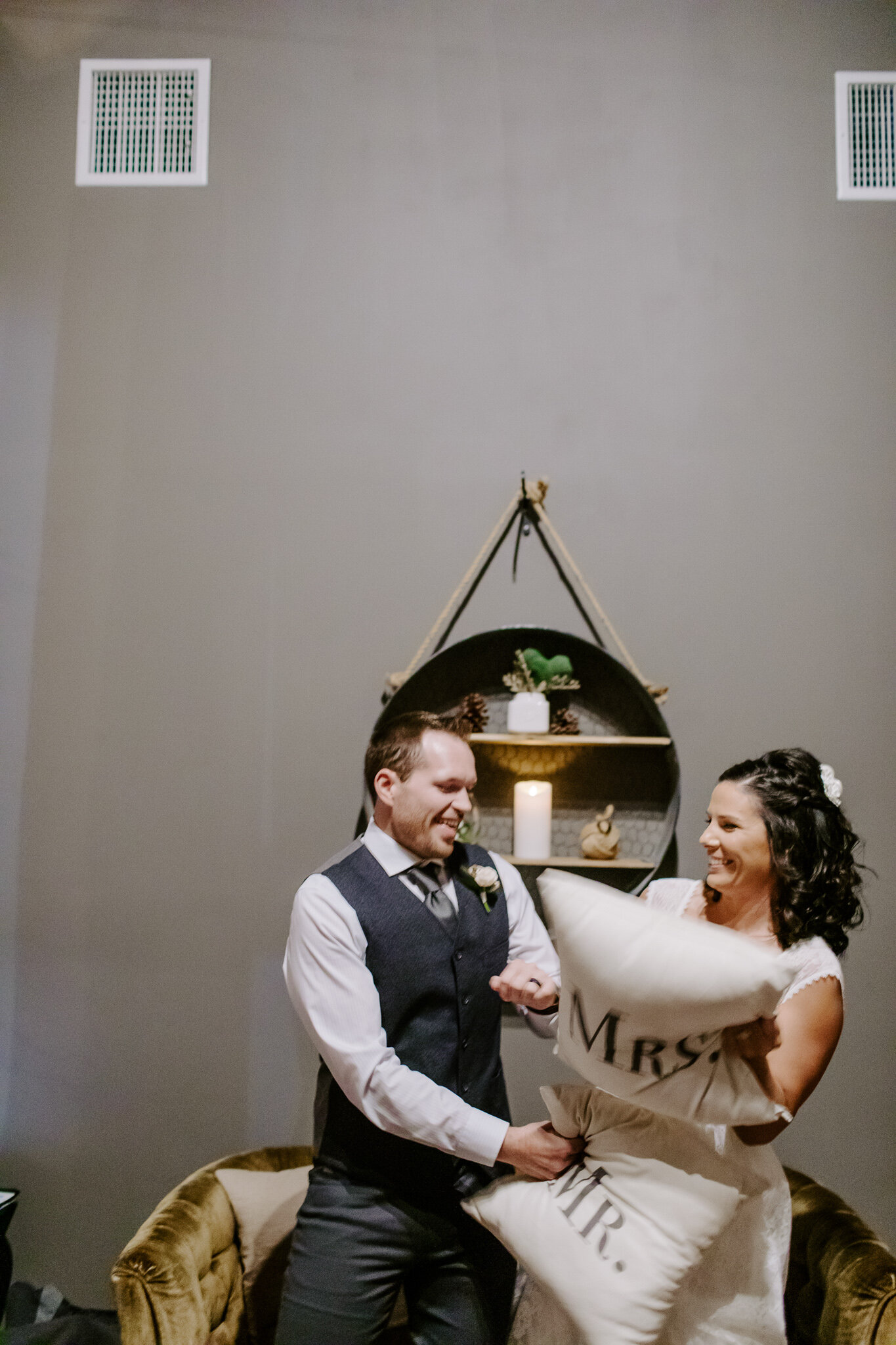 Cozy_Winter_Wedding_at_Intimate_Kansas_City_Missouri_Wedding_Venue_Varonnica&Skyler-274.jpg