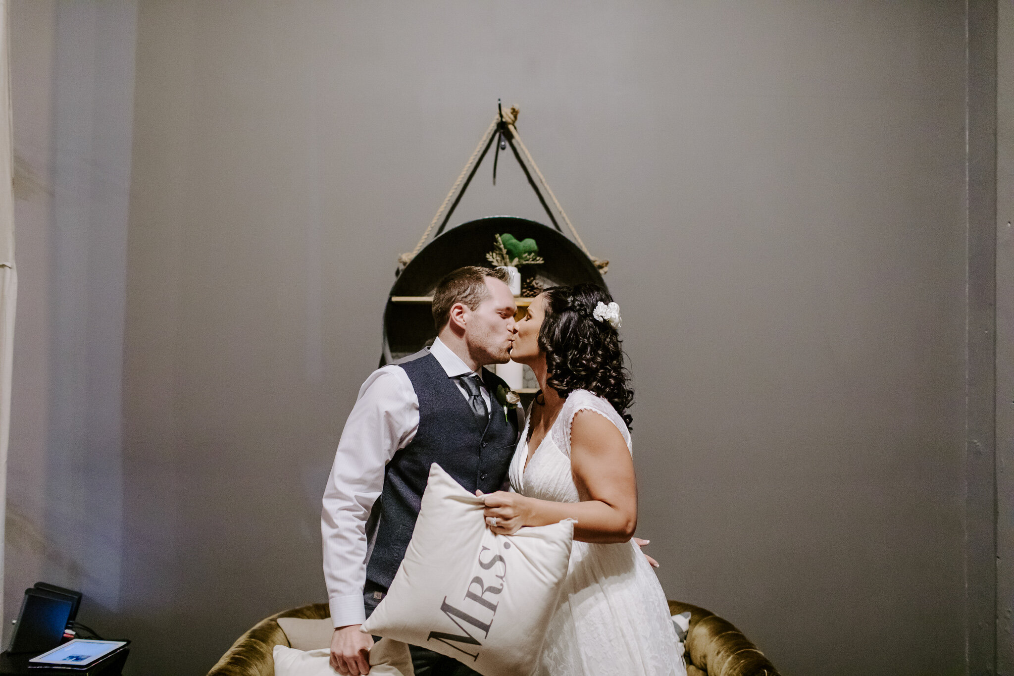 Cozy_Winter_Wedding_at_Intimate_Kansas_City_Missouri_Wedding_Venue_Varonnica&Skyler-278.jpg